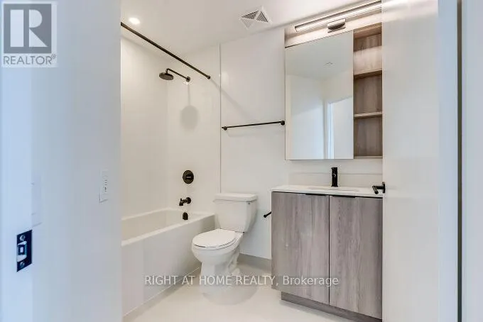 2701 - 2495 EGLINTON AVENUE W