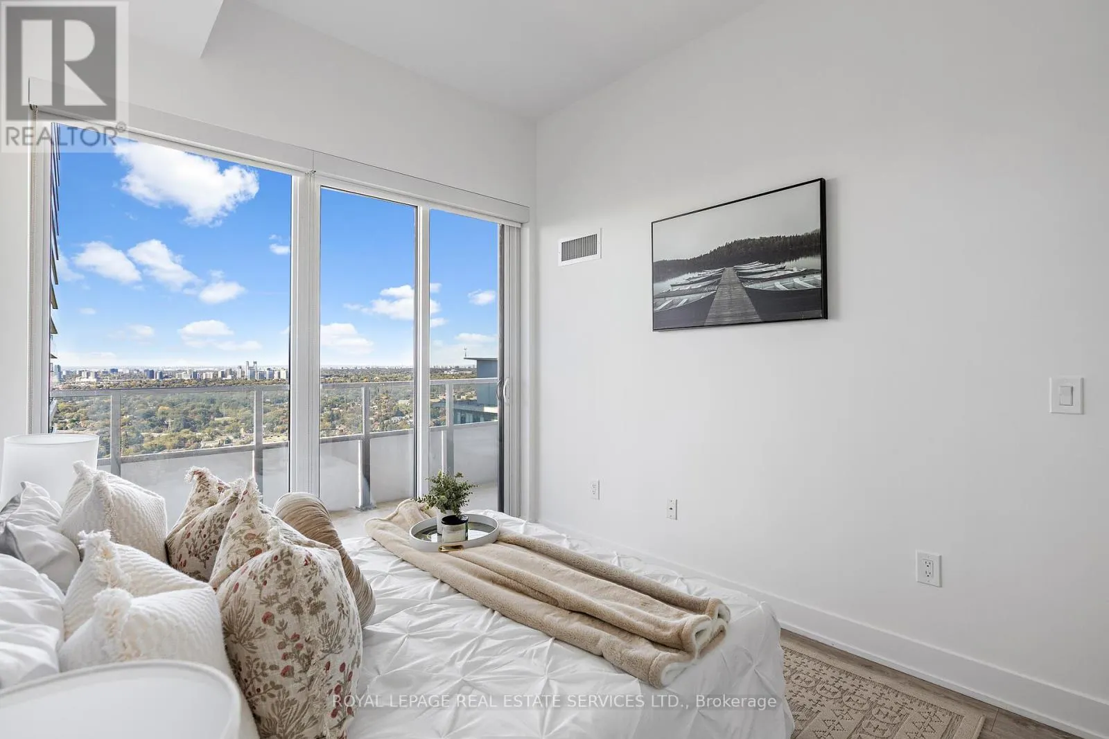 4403 - 20 SHORE BREEZE DRIVE