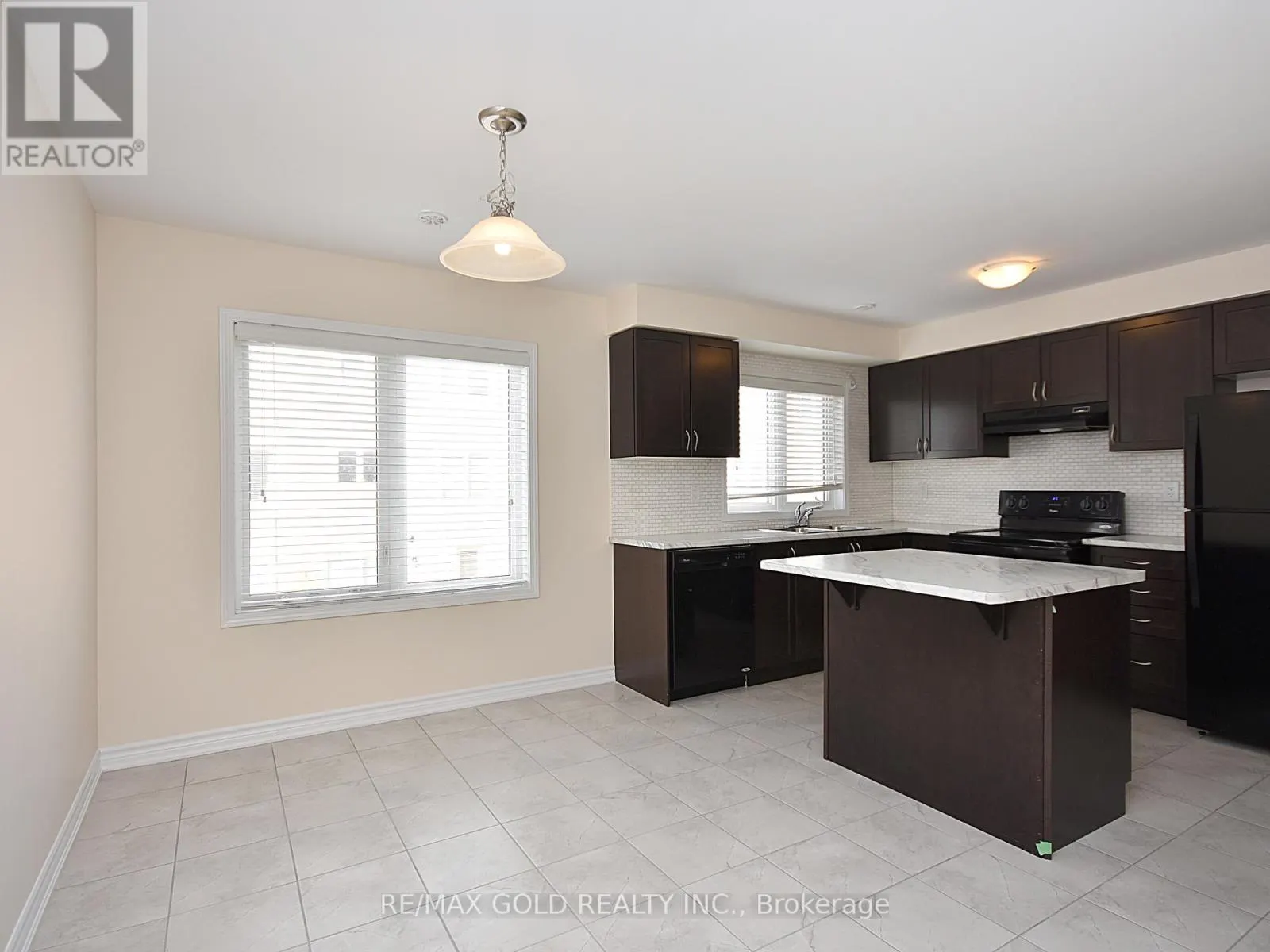 75 METRO CRESCENT
