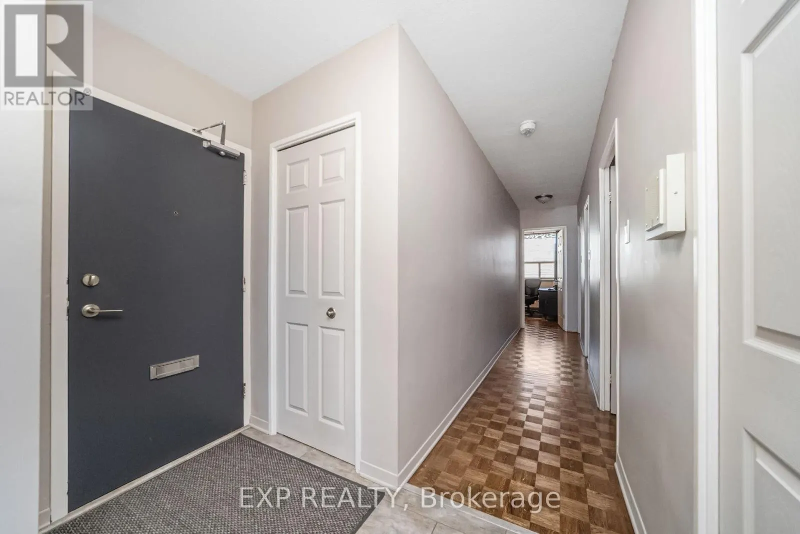 519 - 451 WESTMALL
