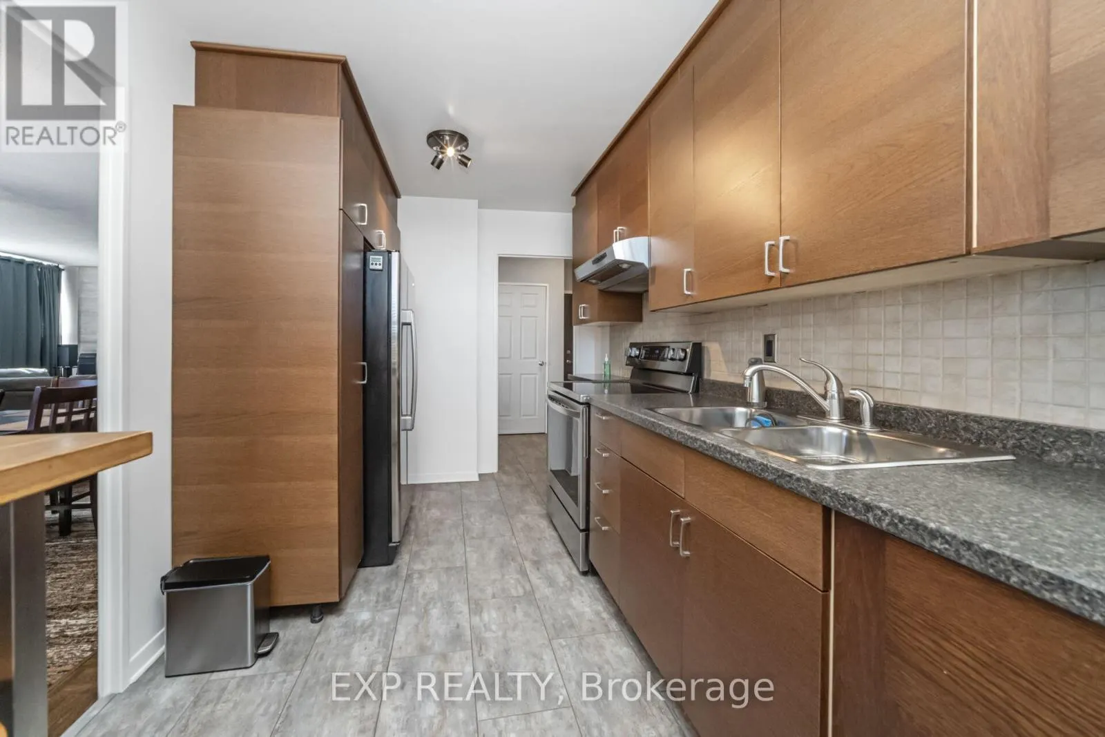 519 - 451 WESTMALL