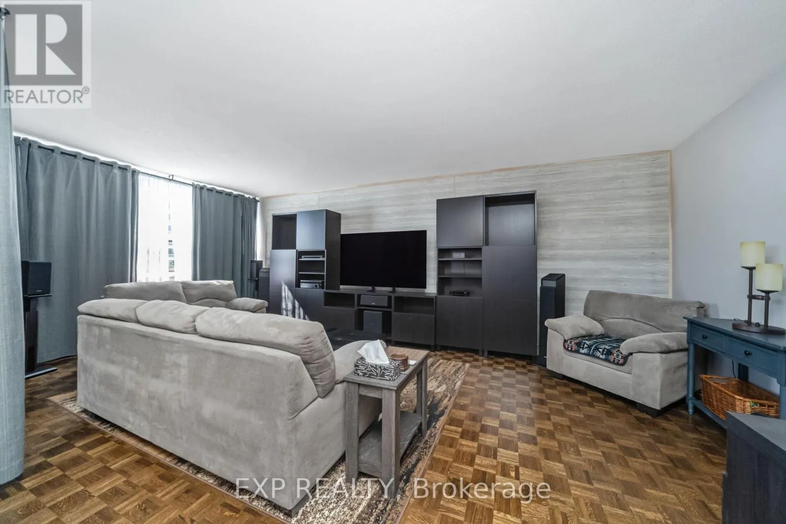 519 - 451 WESTMALL
