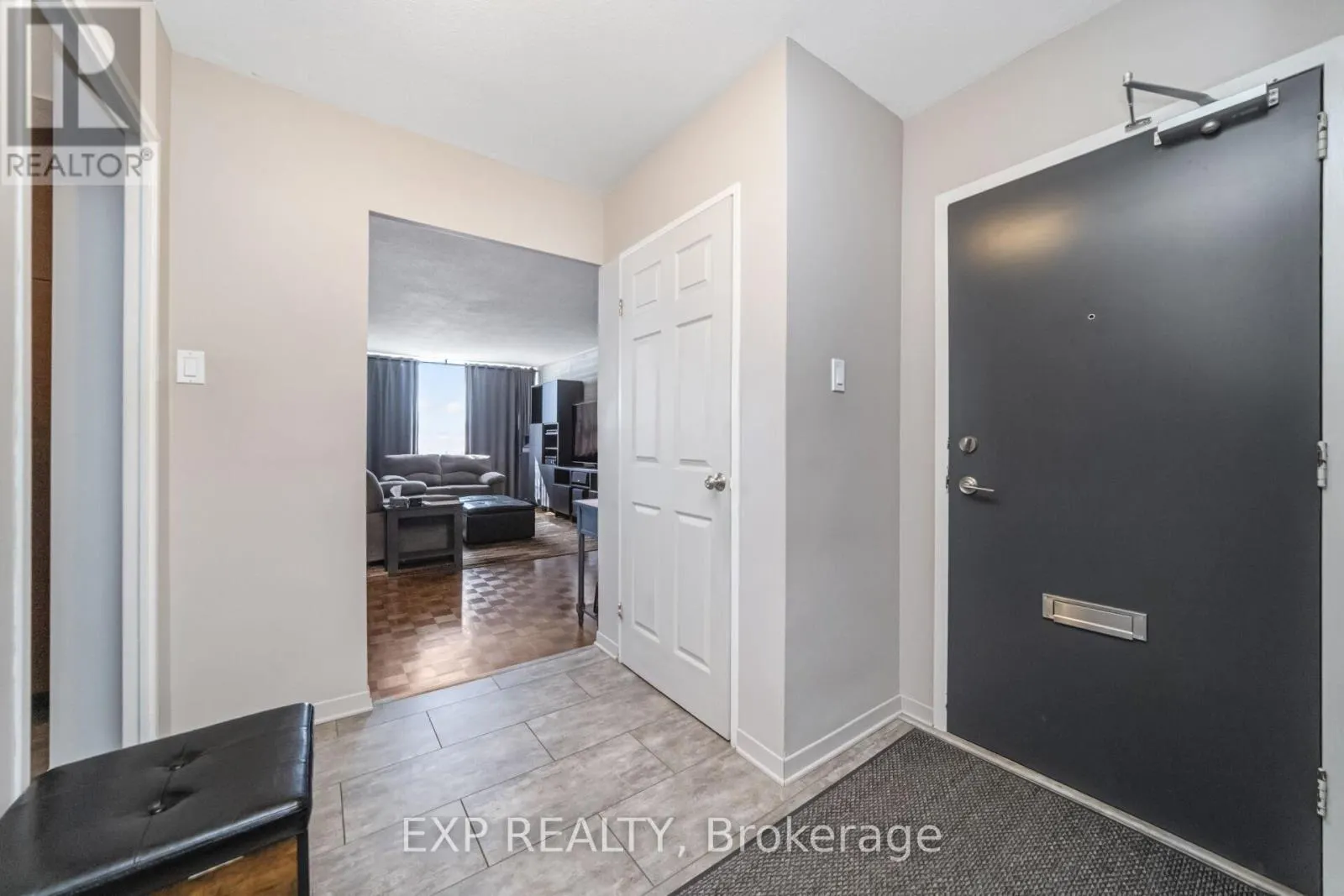 519 - 451 WESTMALL