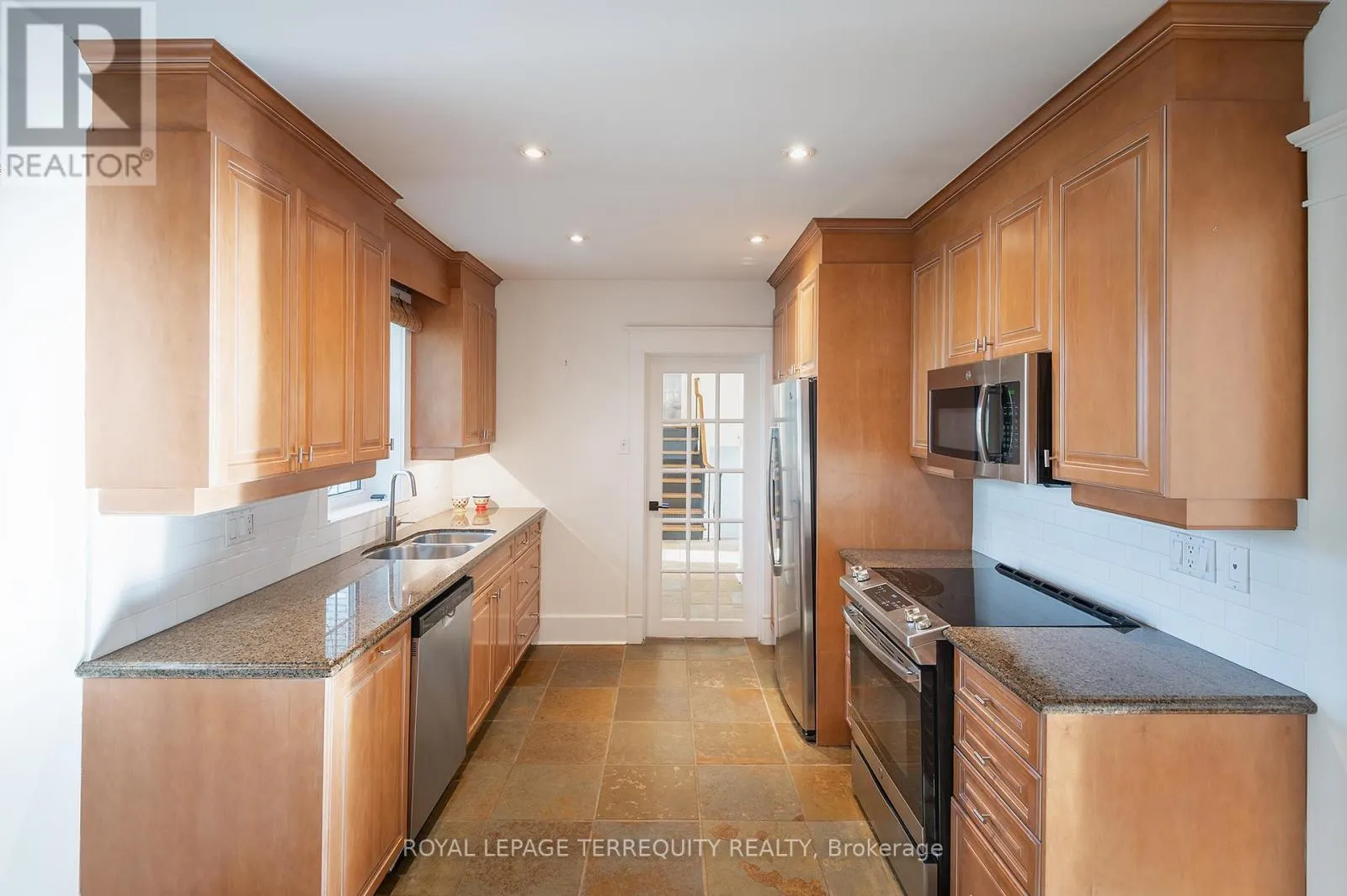 31 RIVERCOVE DRIVE
