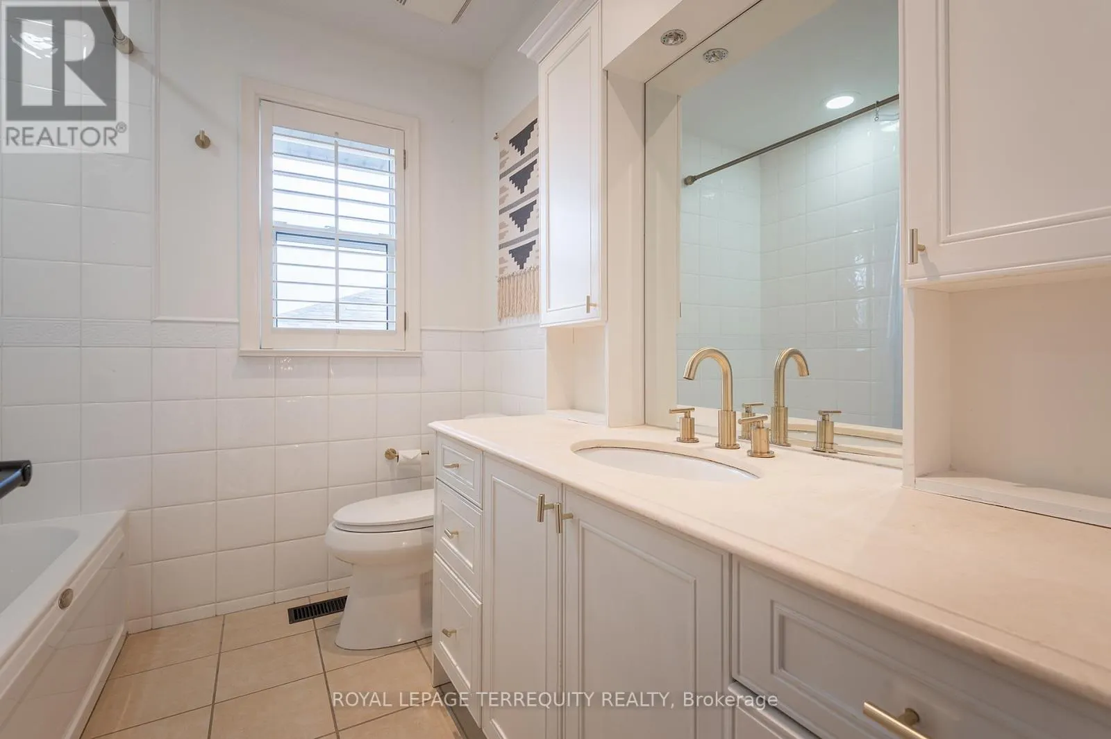 31 RIVERCOVE DRIVE