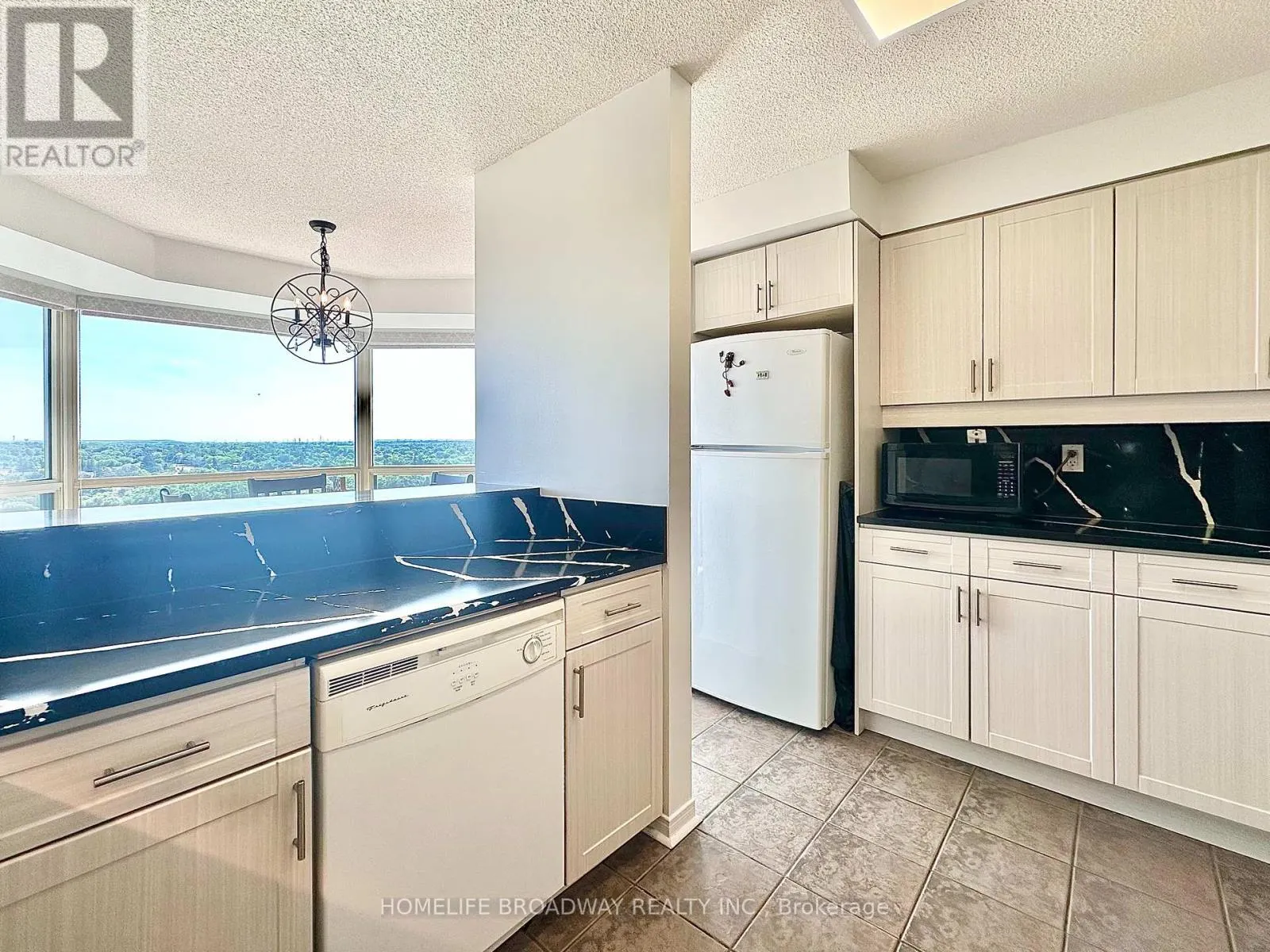 1709 - 2155 BURNHAMTHORPE ROAD W