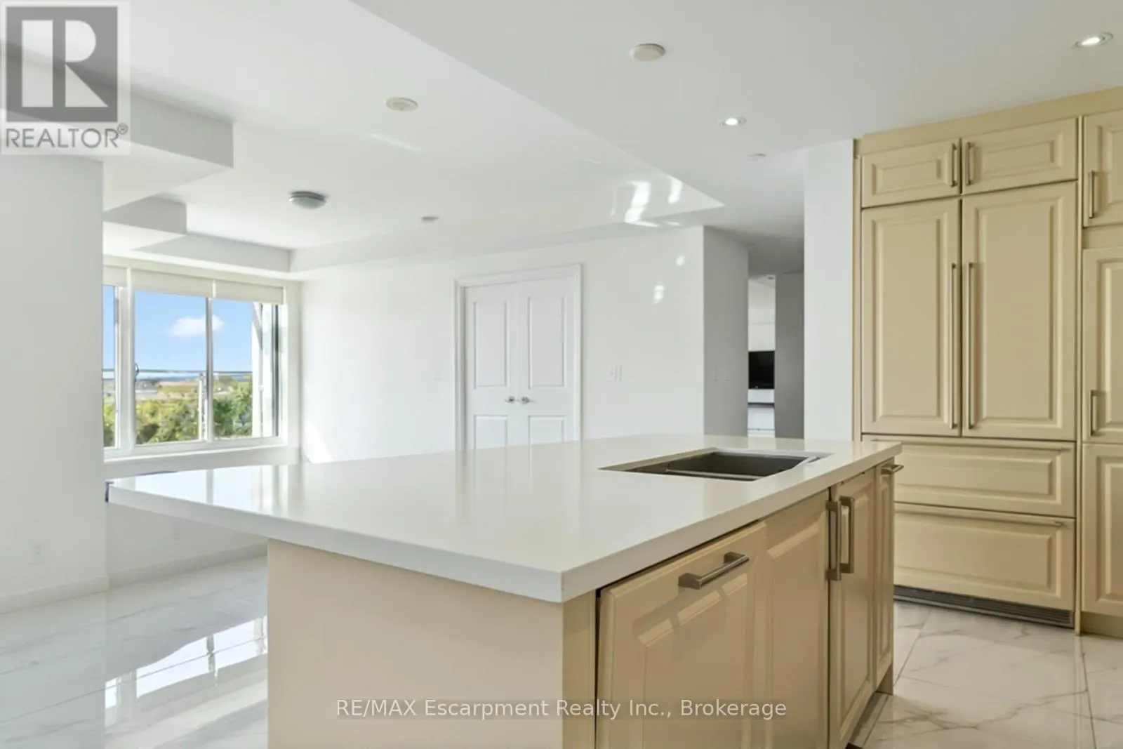 827 - 3500 LAKESHORE ROAD W, #827