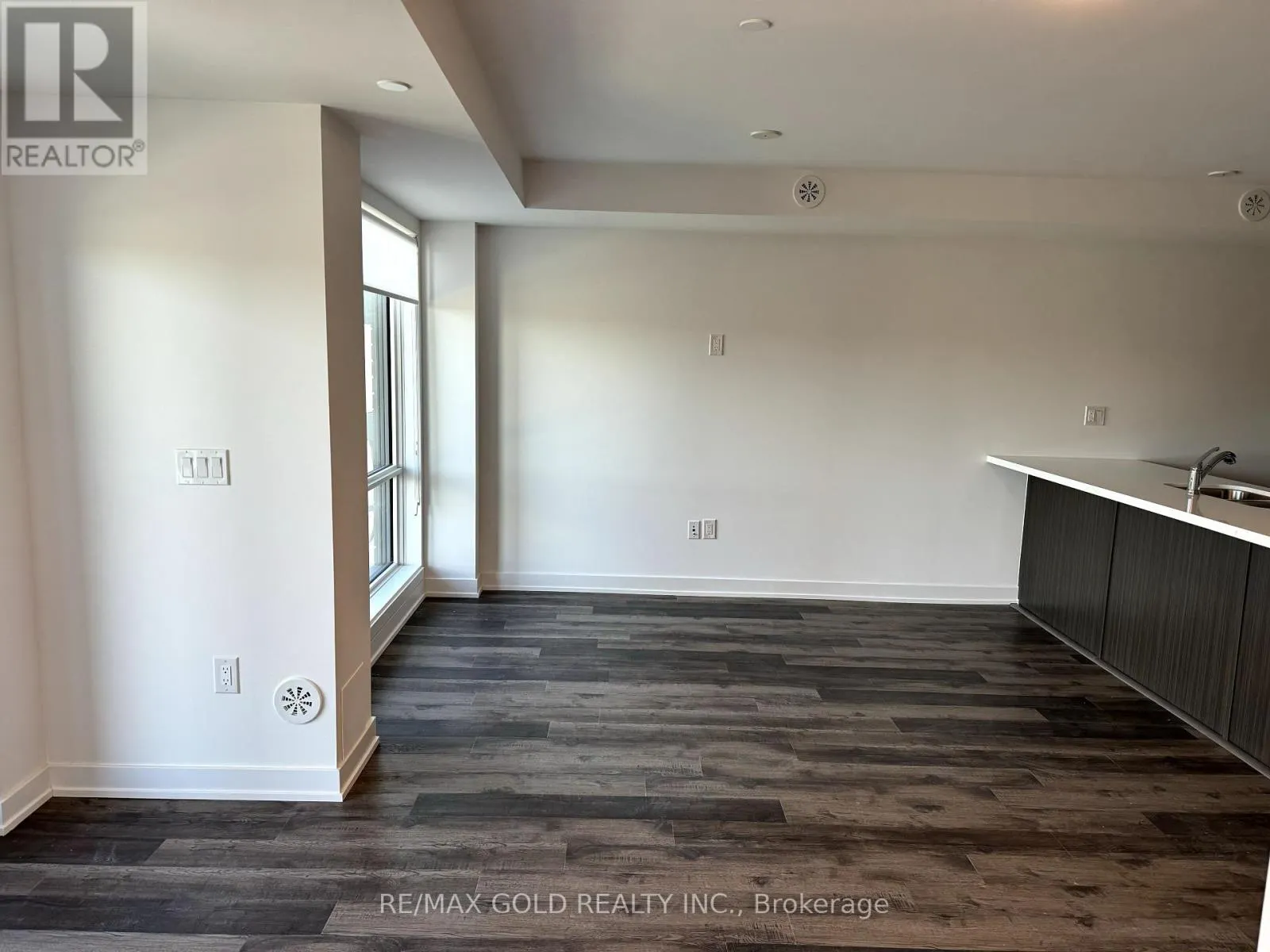 9 - 155 VETERANS DRIVE N