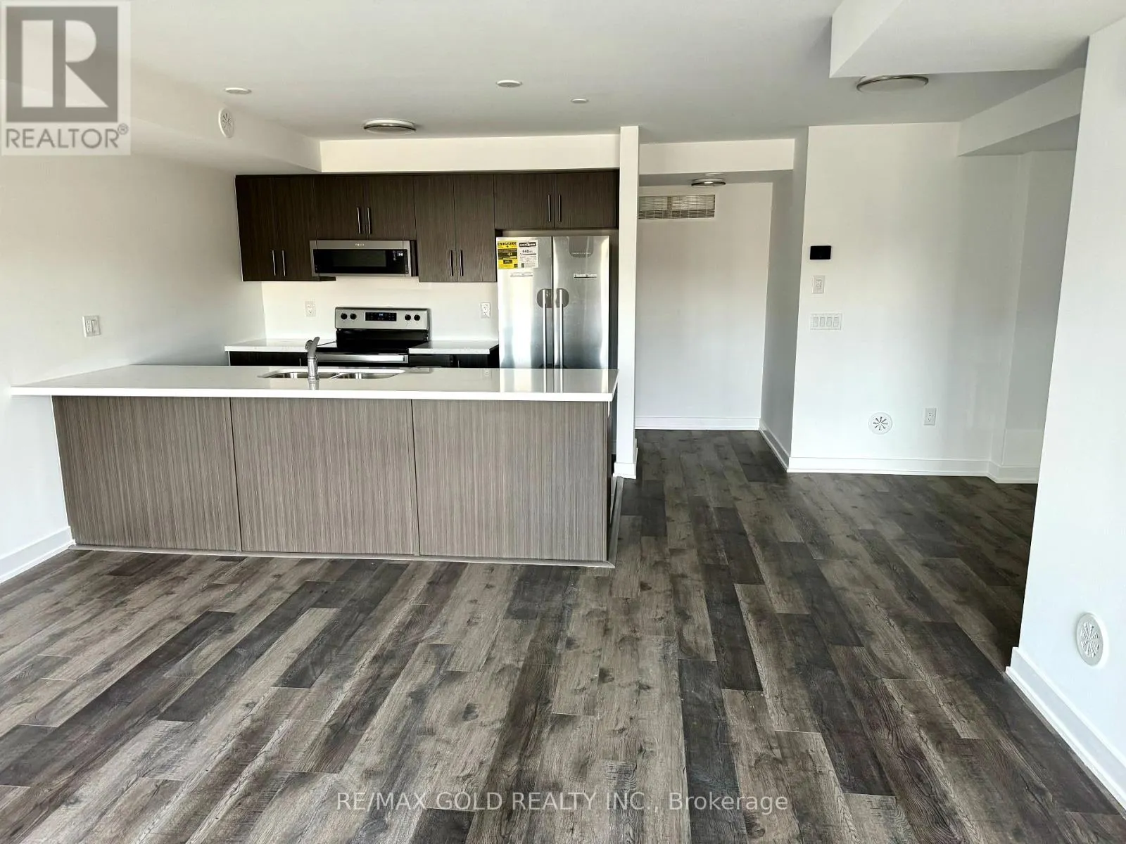 9 - 155 VETERANS DRIVE N