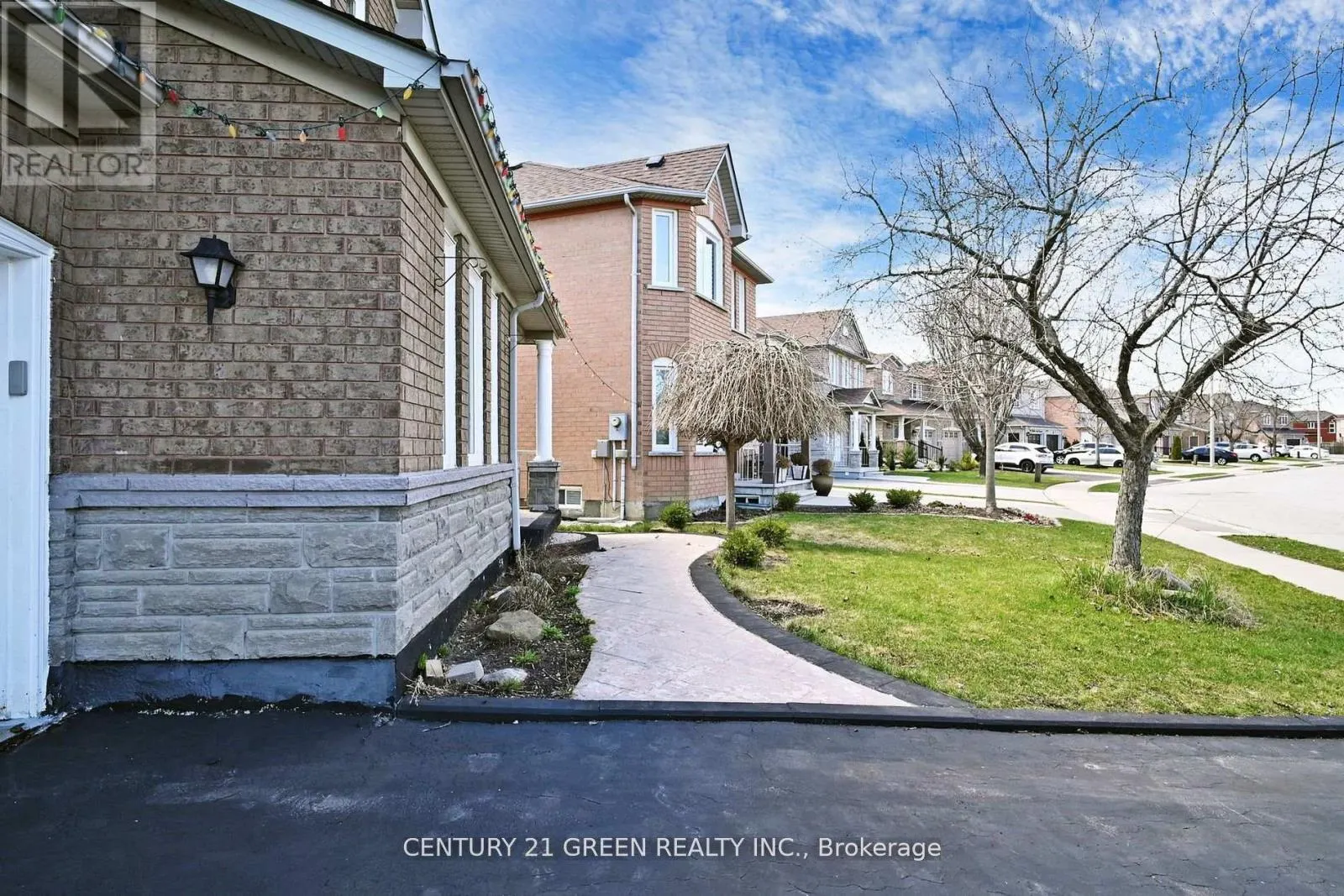 26 DOLPHIN SONG CRESCENT
