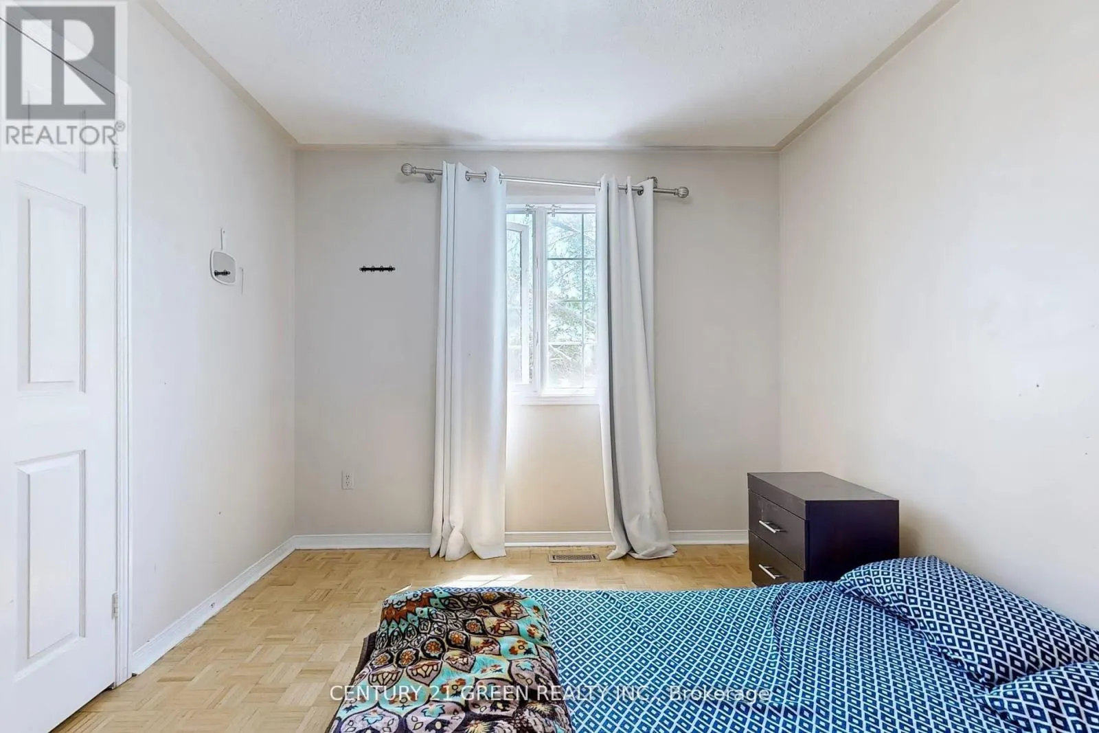 26 DOLPHIN SONG CRESCENT