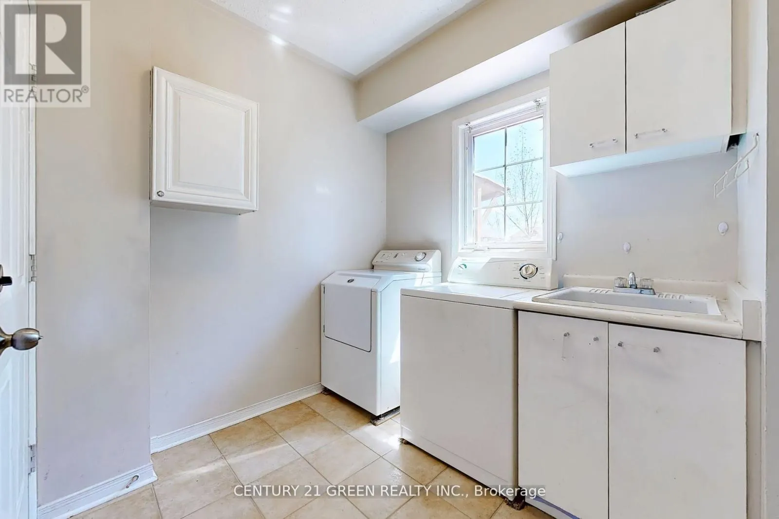 26 DOLPHIN SONG CRESCENT