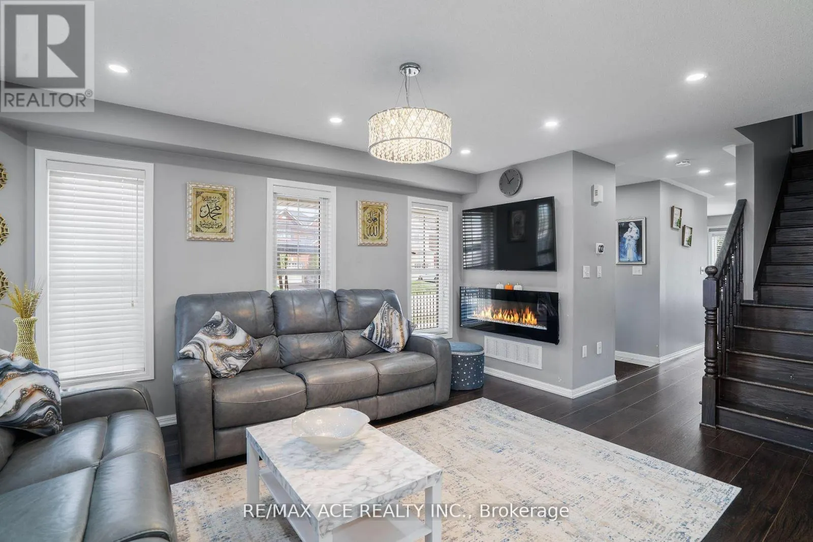 22 APPLE VALLEY WAY