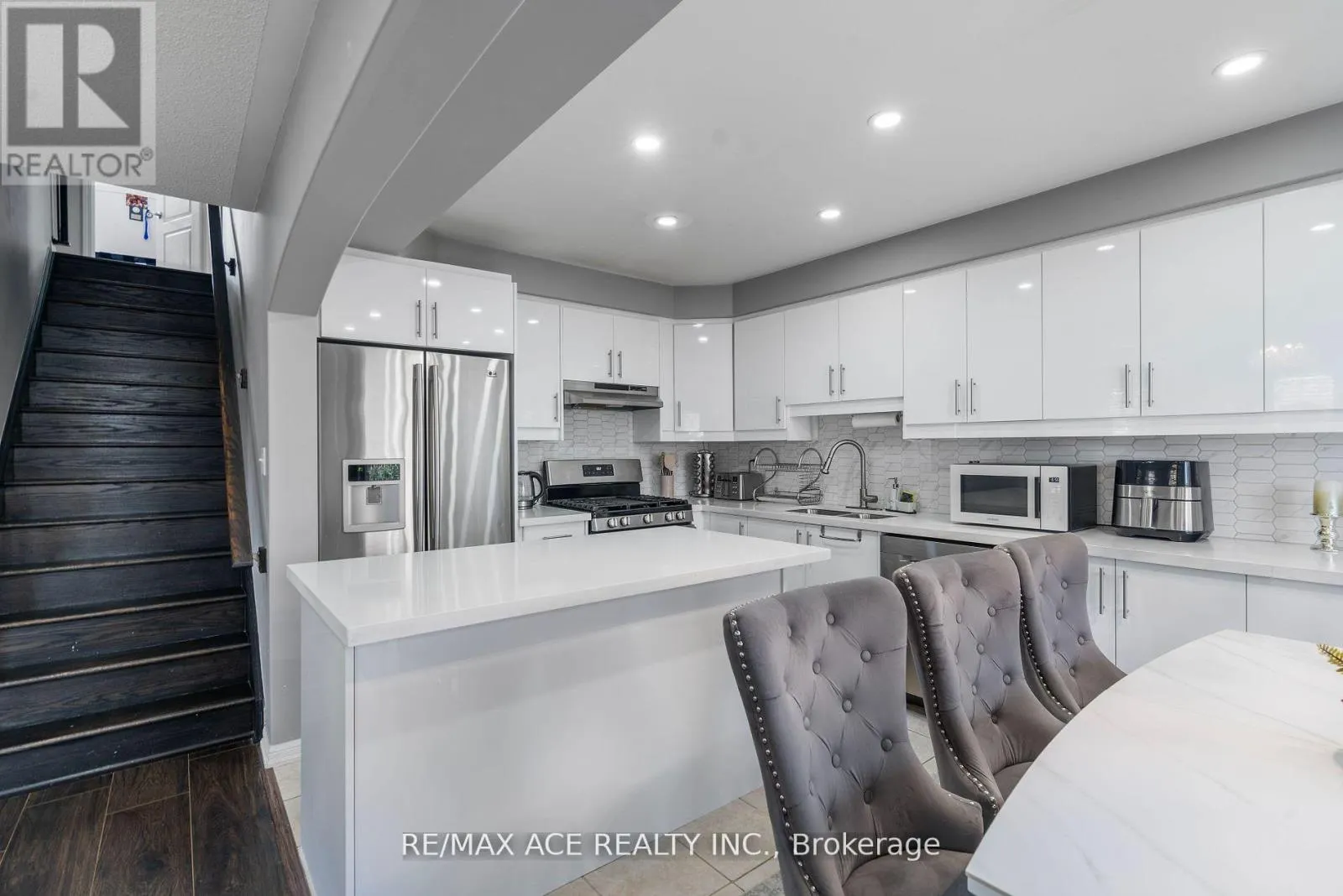 22 APPLE VALLEY WAY