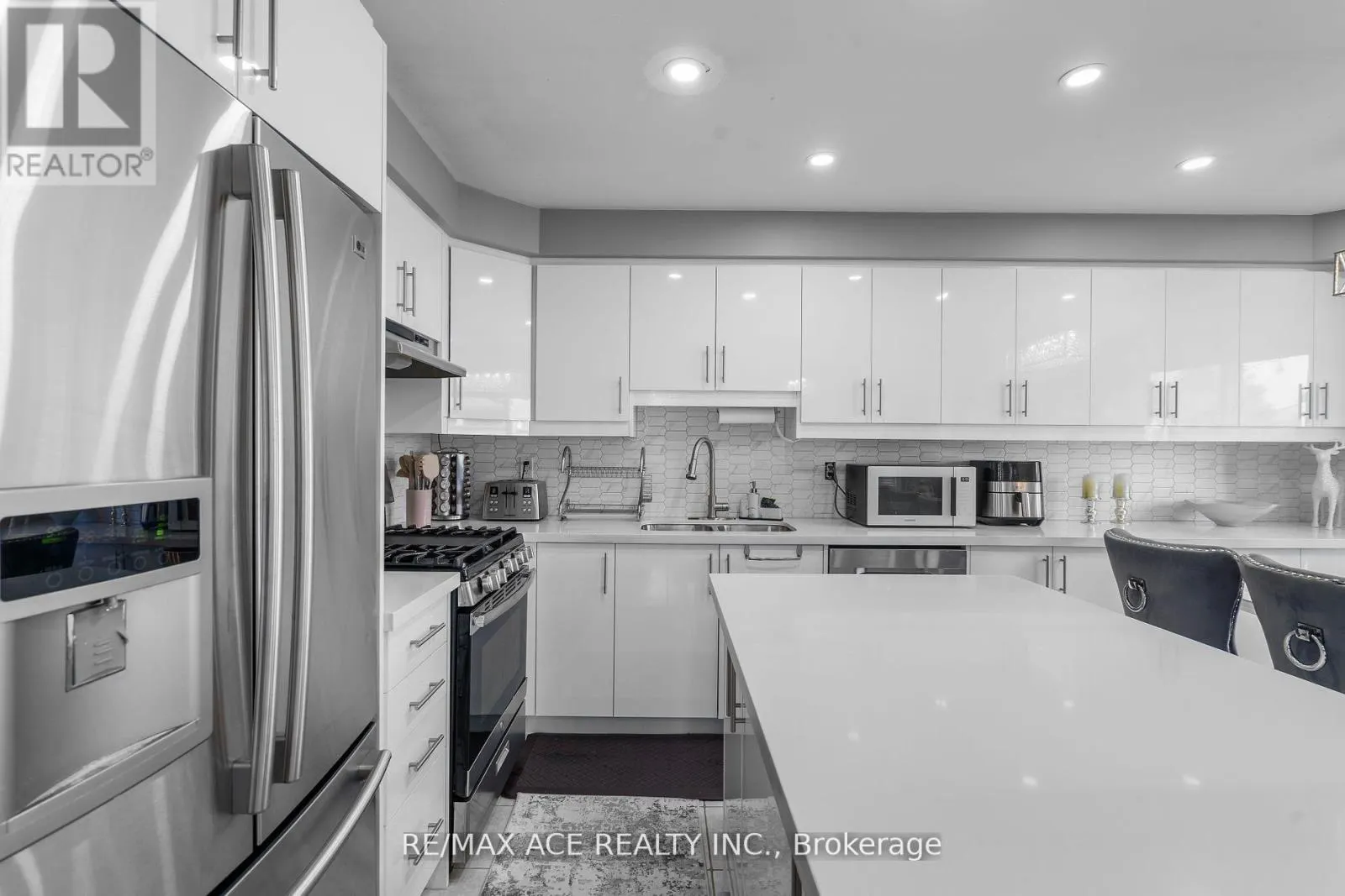22 APPLE VALLEY WAY