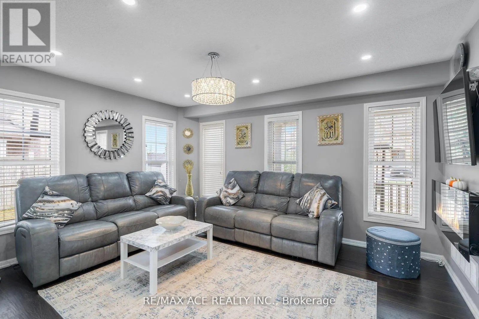 22 APPLE VALLEY WAY