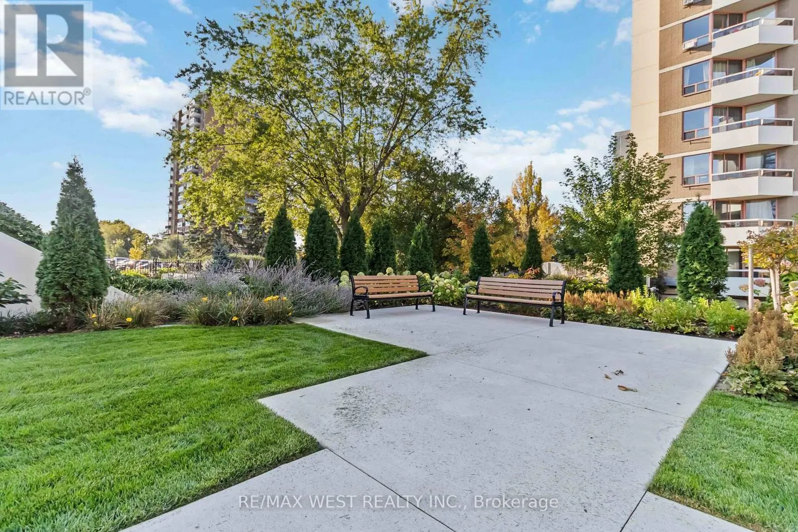 1108 - 2185 MARINE DRIVE