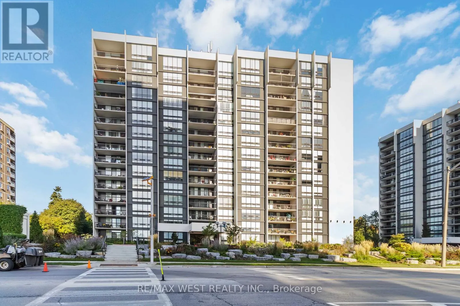 1108 - 2185 MARINE DRIVE