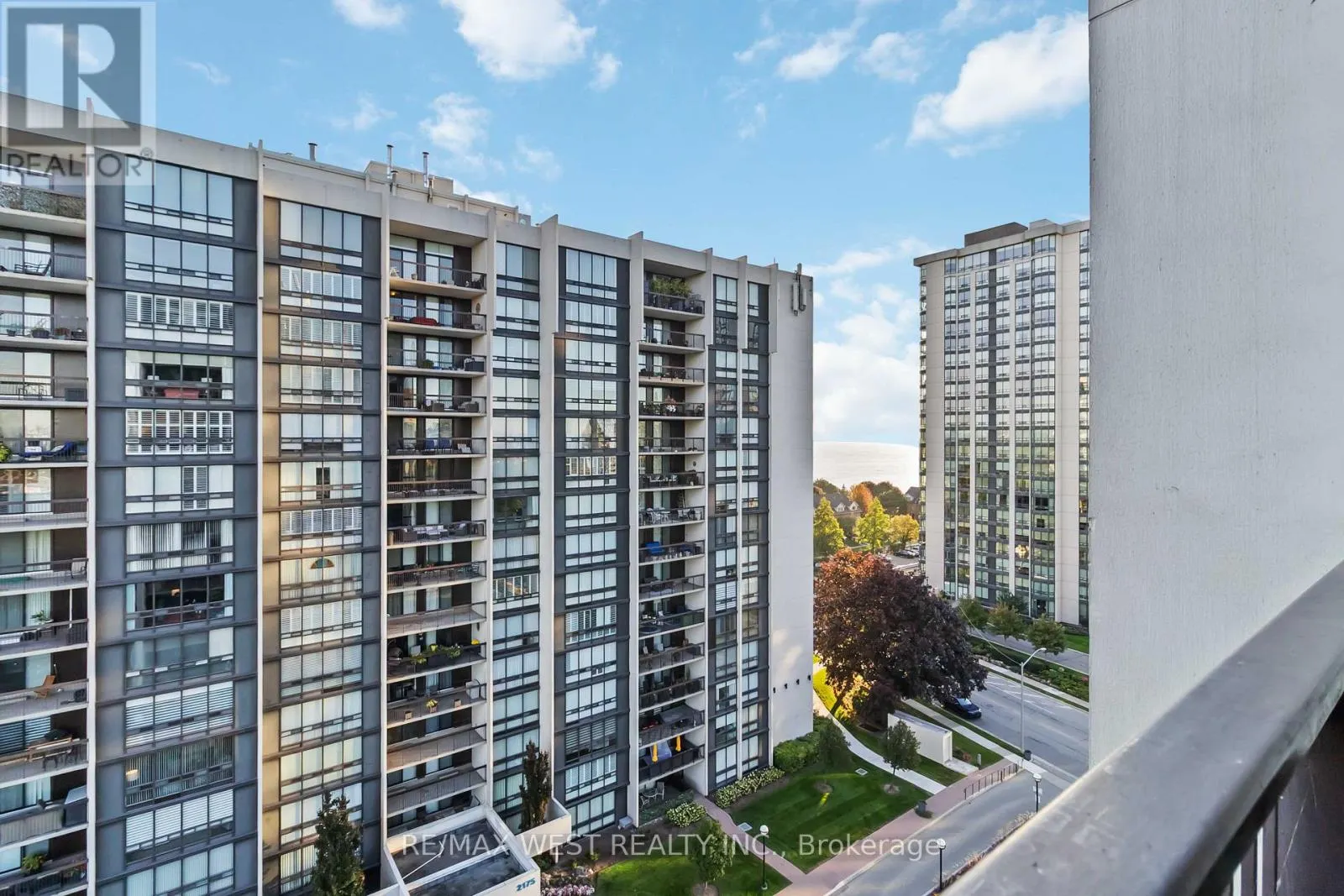1108 - 2185 MARINE DRIVE