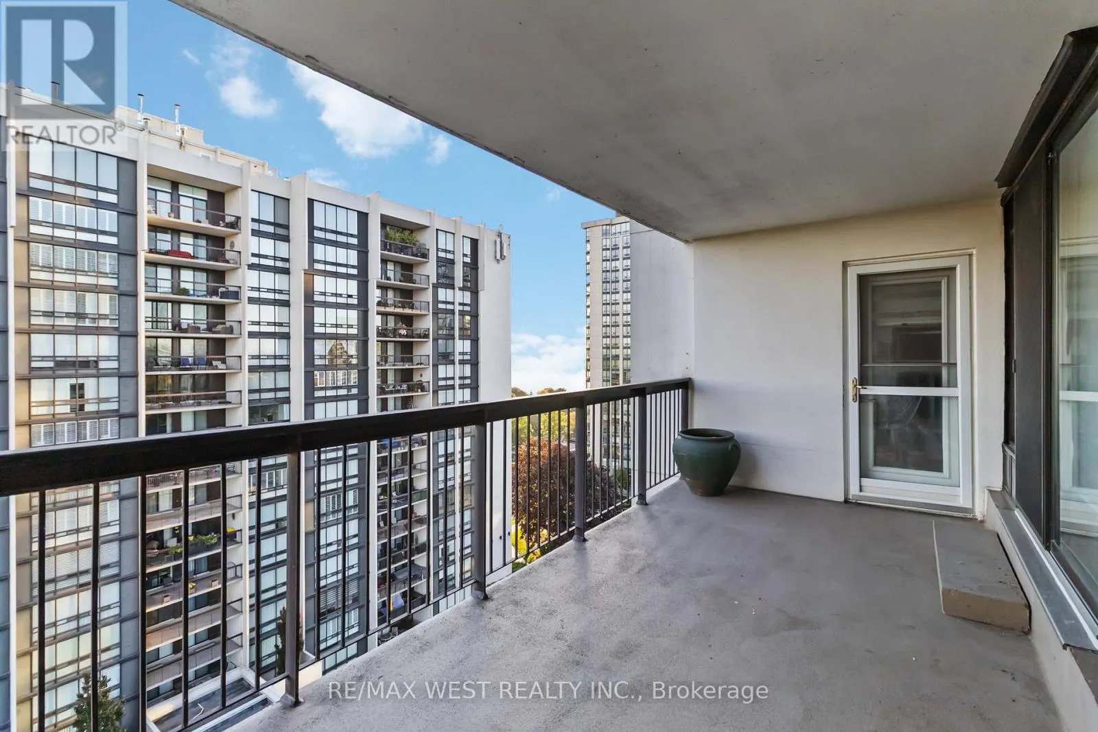 1108 - 2185 MARINE DRIVE