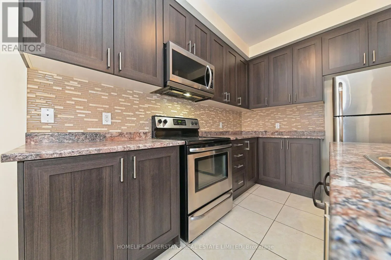9 YELLOWKNIFE ROAD