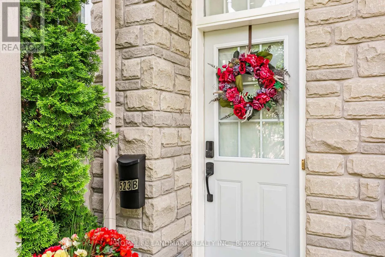 523B ROYAL YORK ROAD