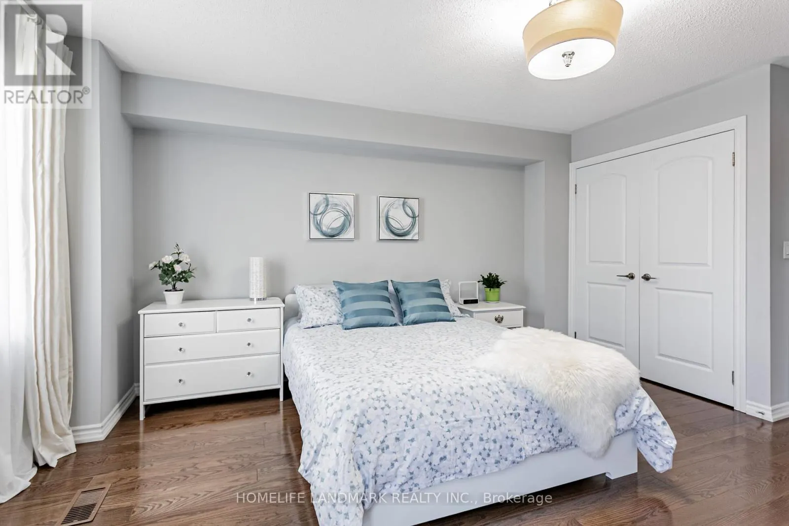 523B ROYAL YORK ROAD