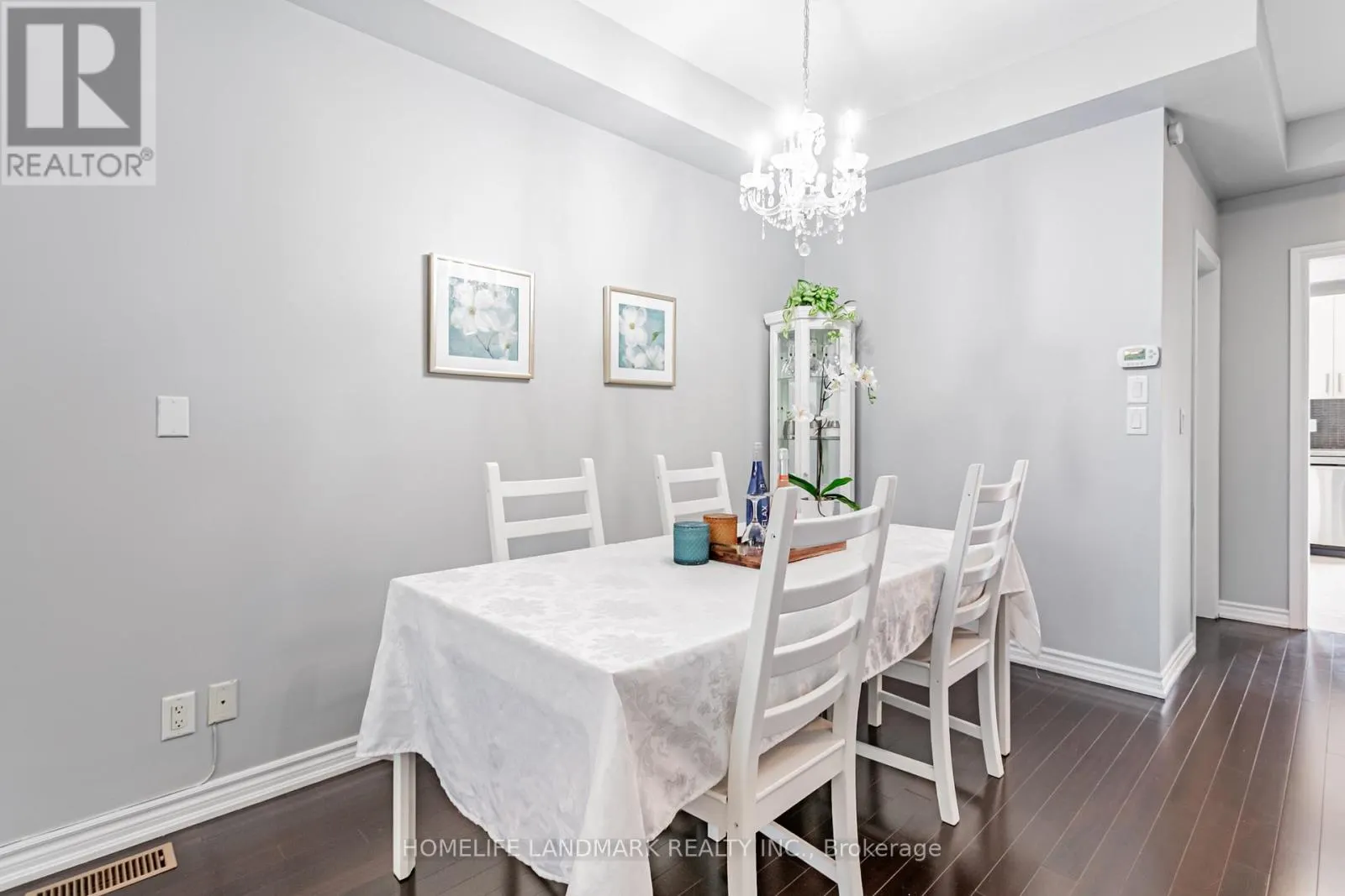 523B ROYAL YORK ROAD