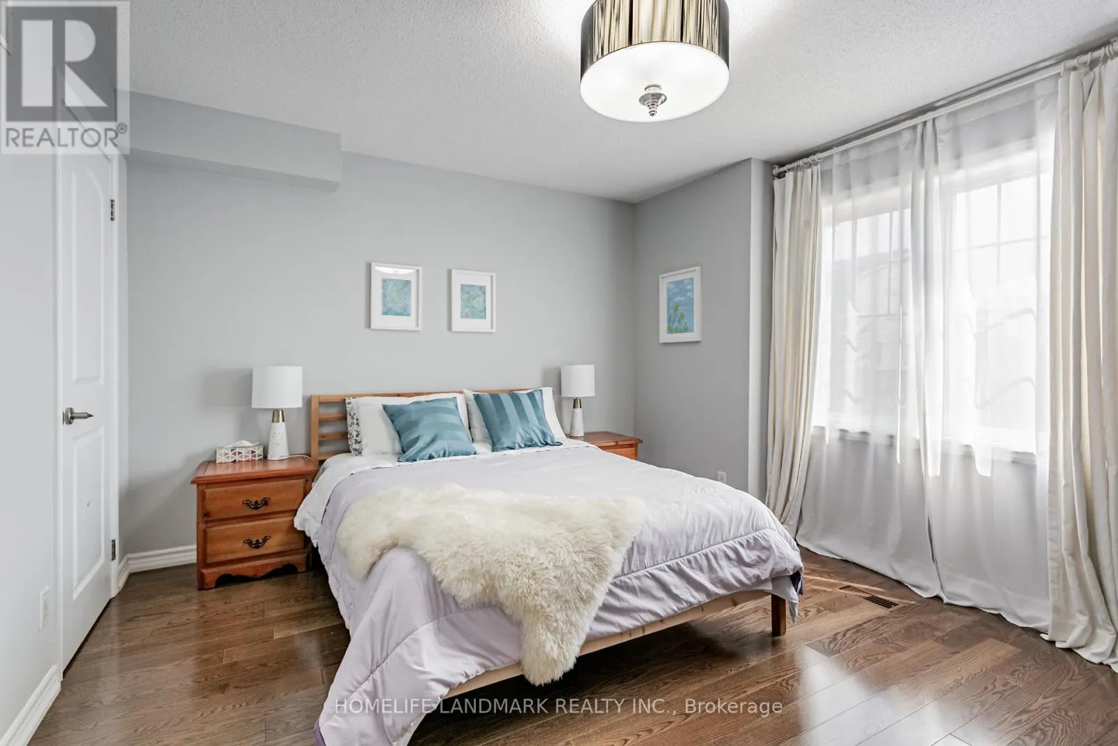 523B ROYAL YORK ROAD