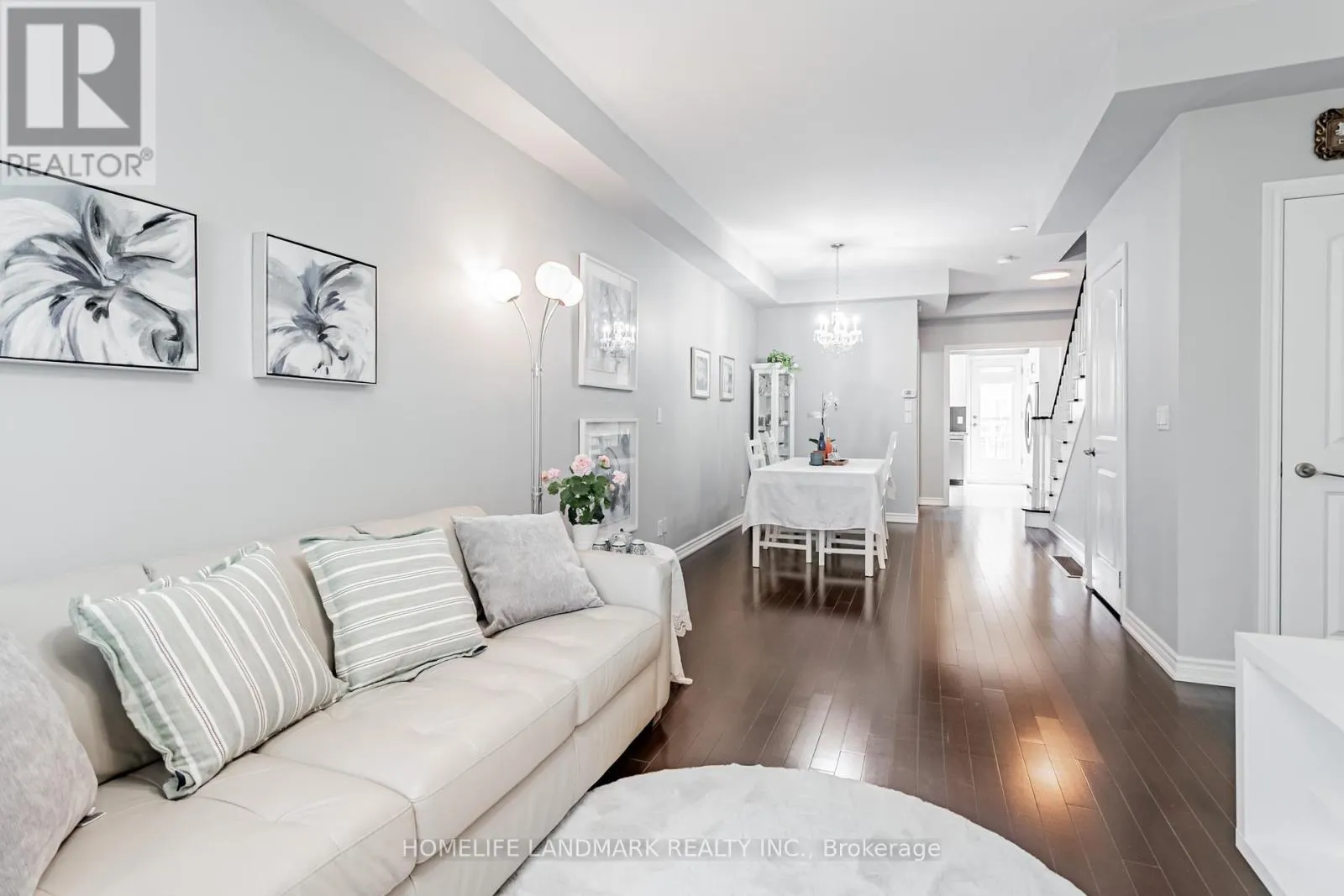 523B ROYAL YORK ROAD