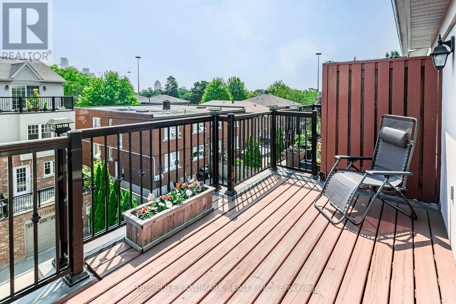 523B ROYAL YORK ROAD