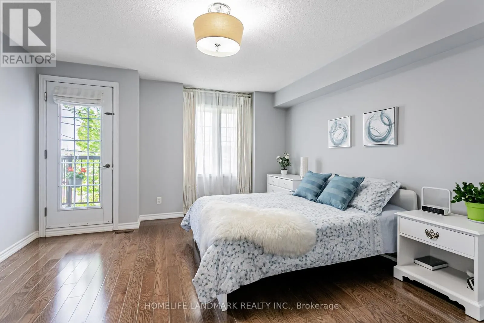 523B ROYAL YORK ROAD