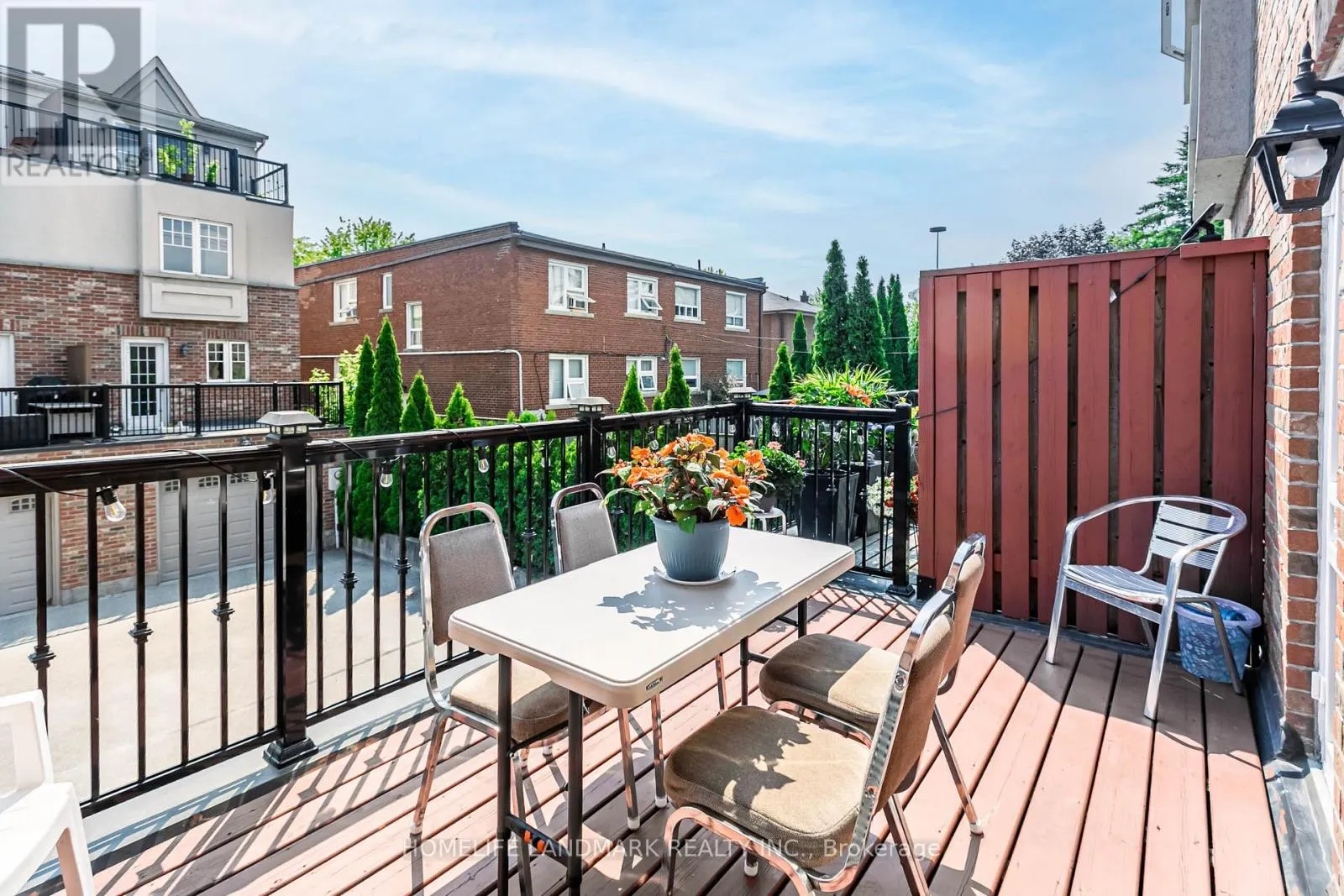 523B ROYAL YORK ROAD