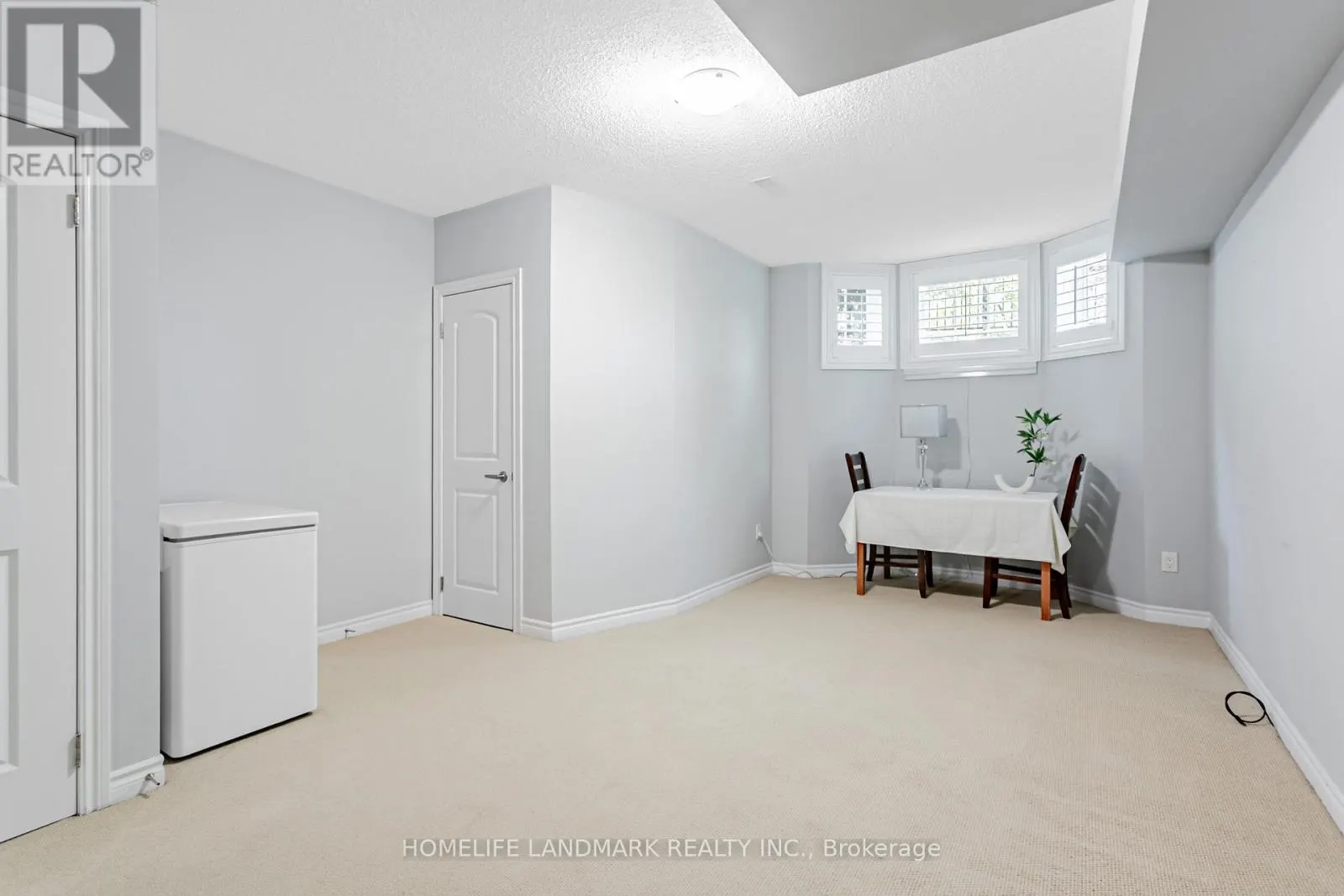 523B ROYAL YORK ROAD