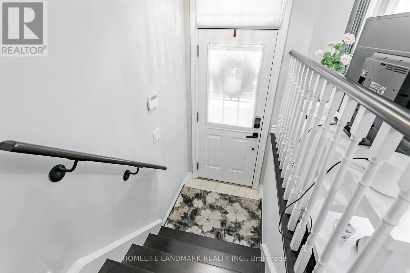 523B ROYAL YORK ROAD