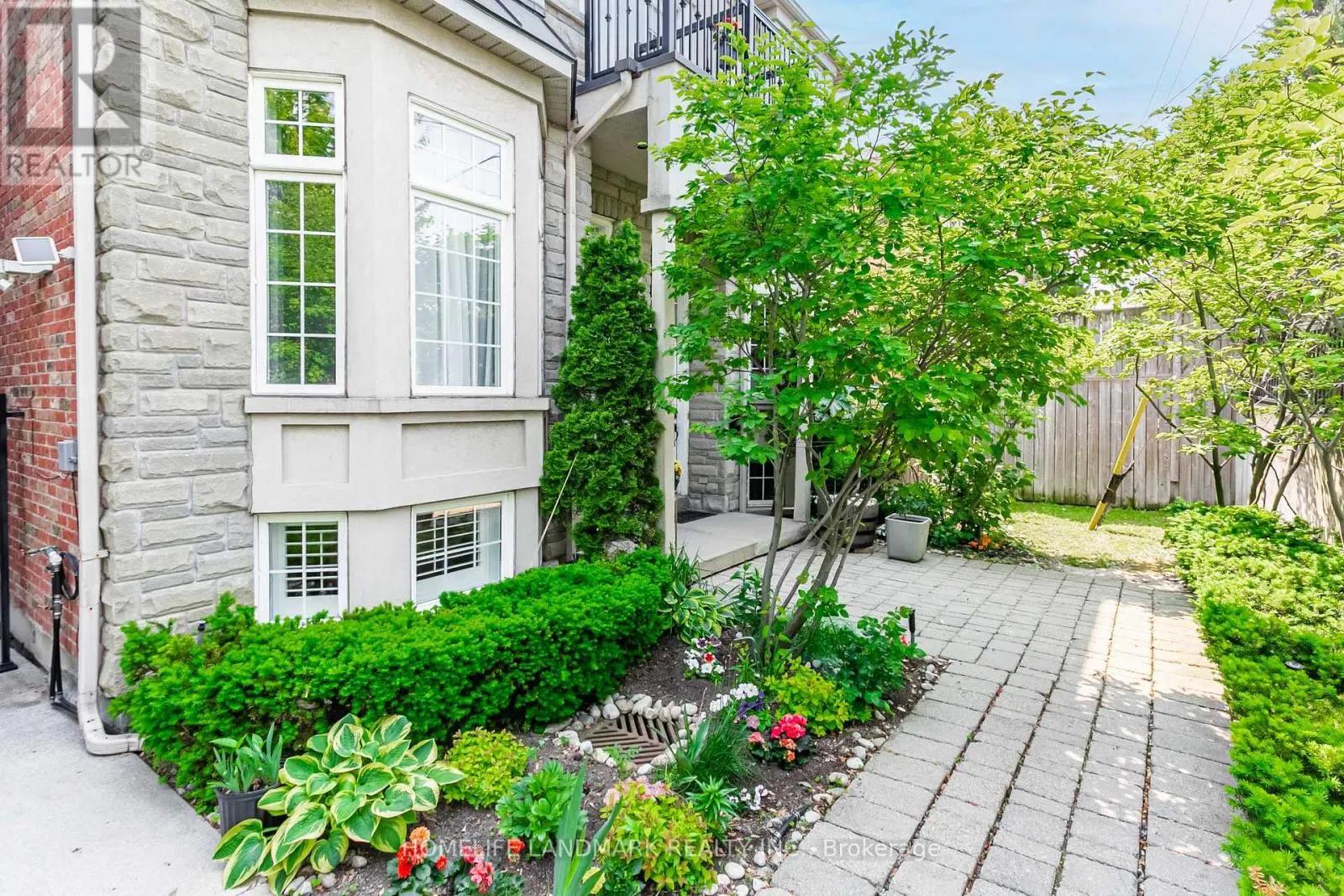 523B ROYAL YORK ROAD
