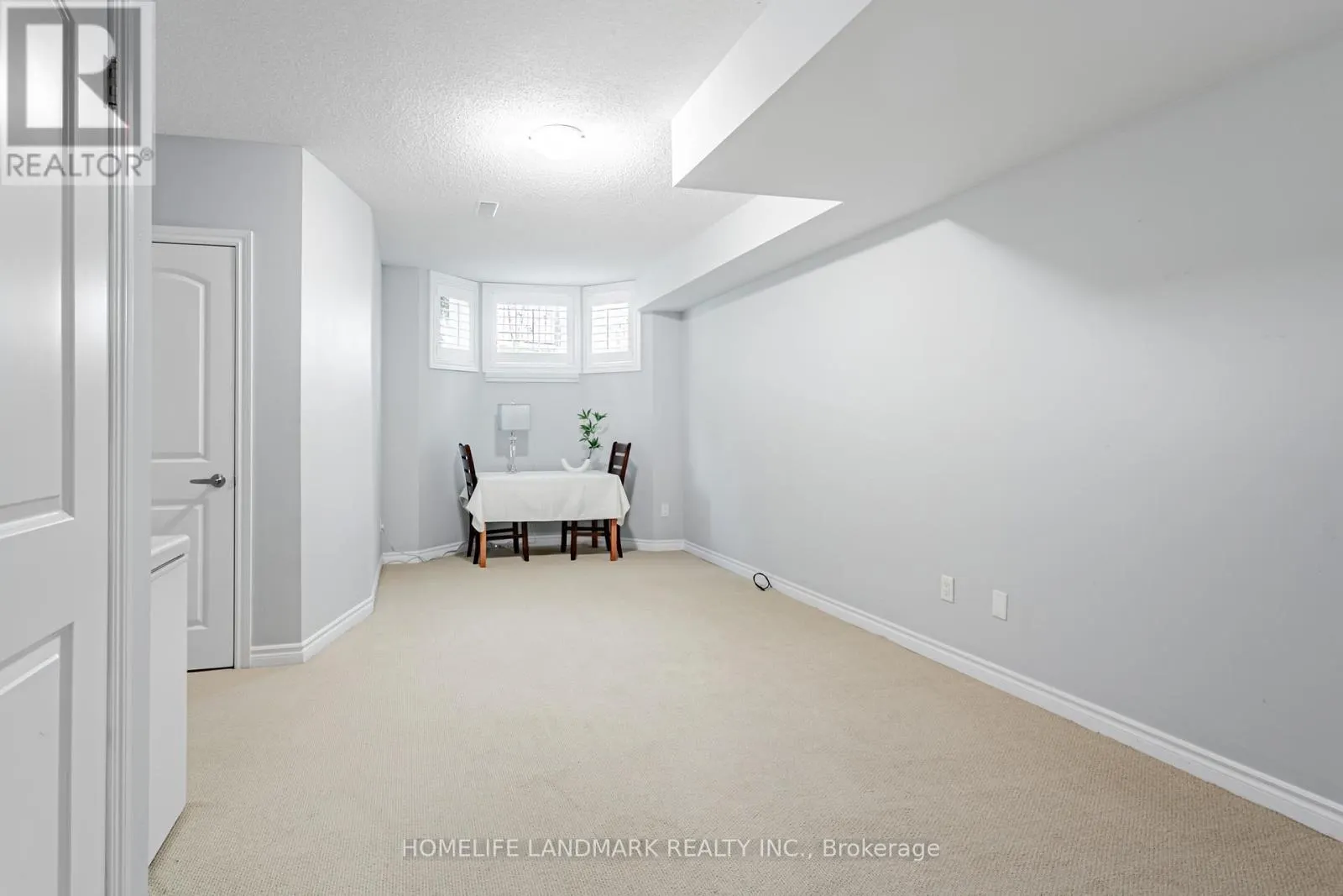 523B ROYAL YORK ROAD