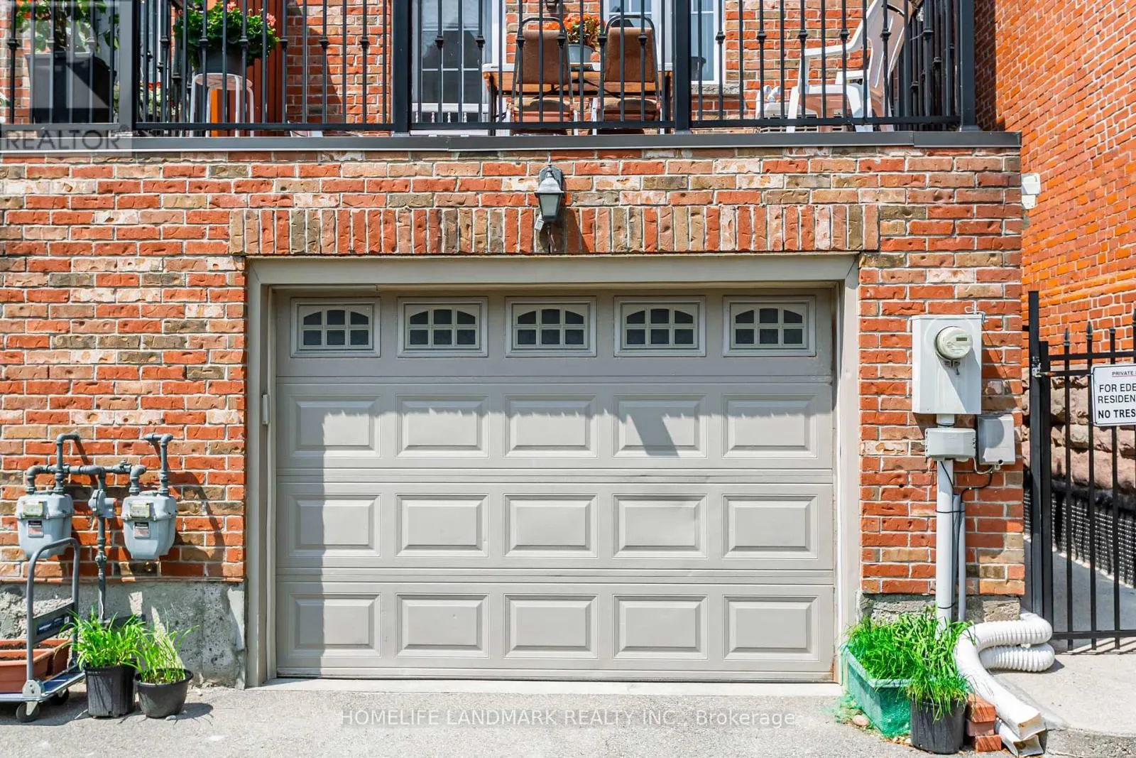 523B ROYAL YORK ROAD