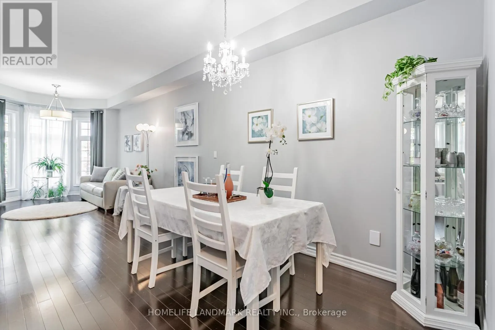 523B ROYAL YORK ROAD
