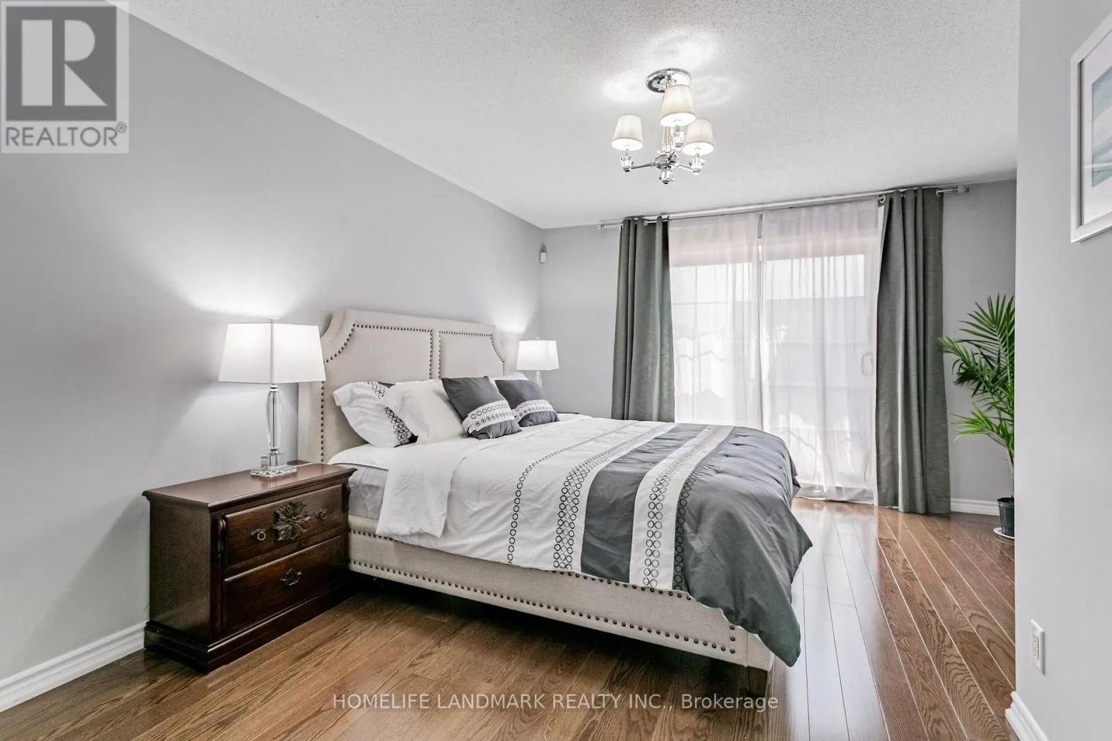 523B ROYAL YORK ROAD