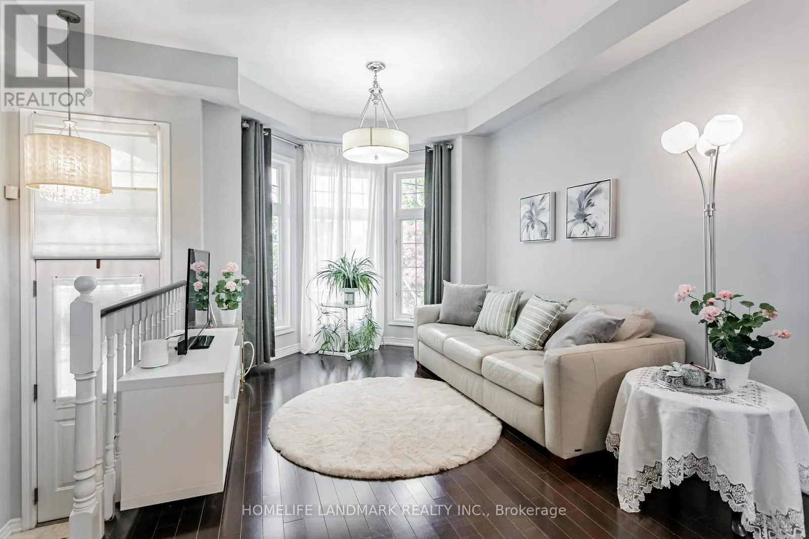 523B ROYAL YORK ROAD