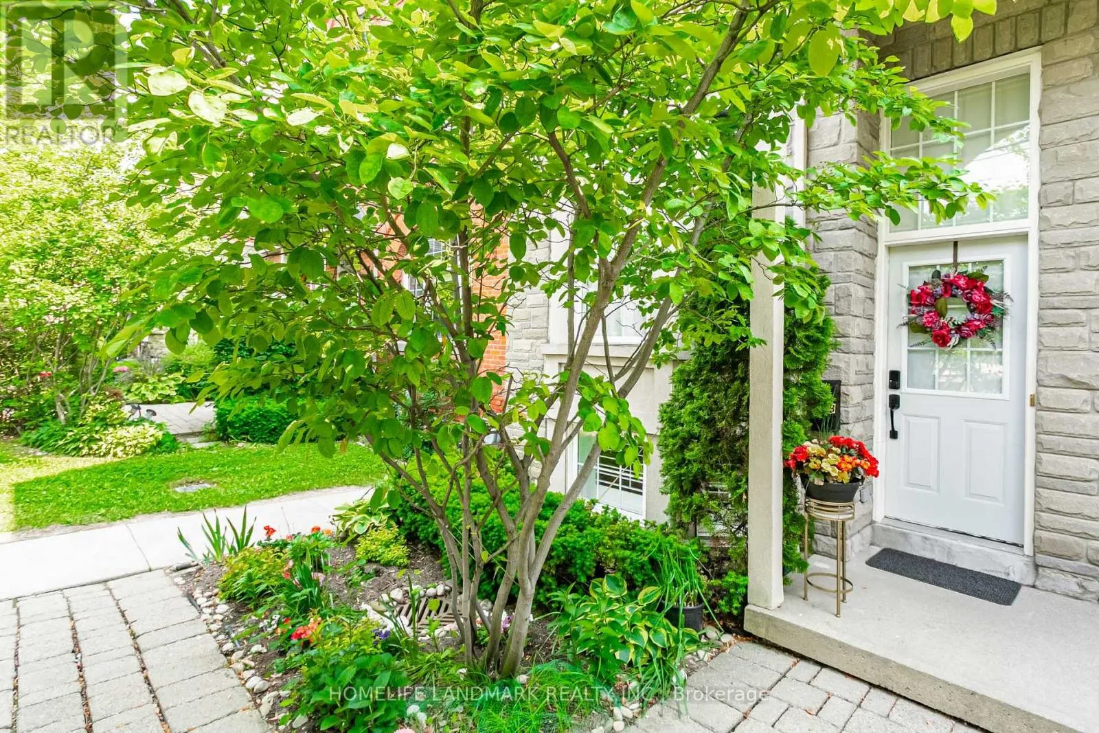 523B ROYAL YORK ROAD