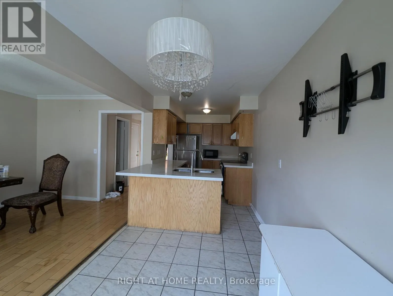 1423 QUEST CIRCLE