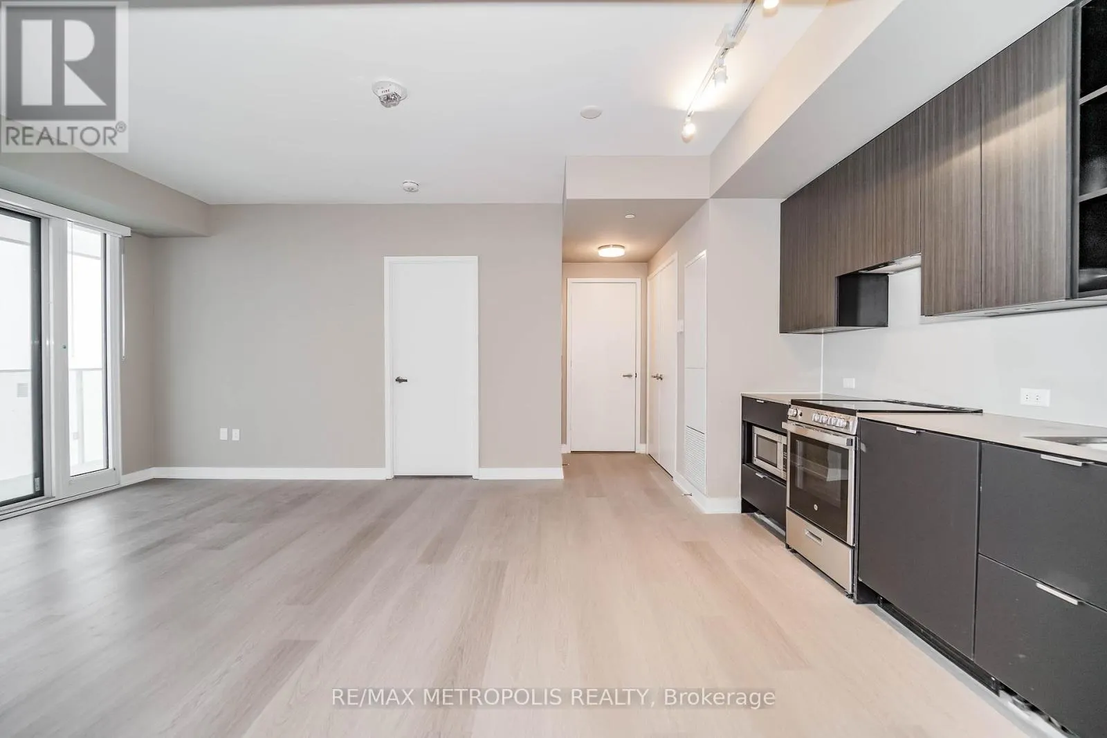 3206 - 3883 QUARTZ ROAD