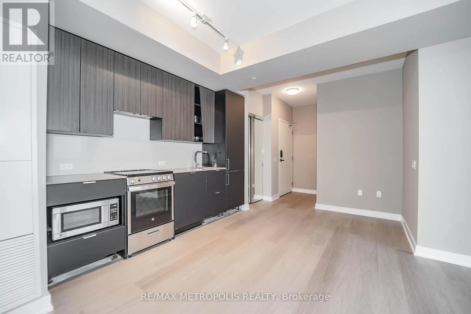 3206 - 3883 QUARTZ ROAD