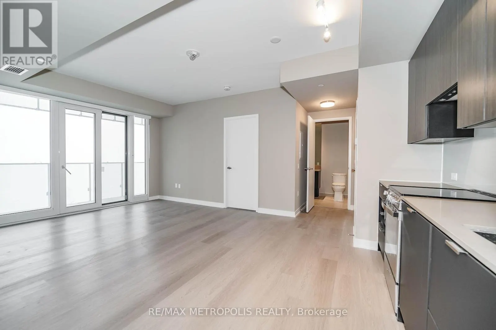 3206 - 3883 QUARTZ ROAD
