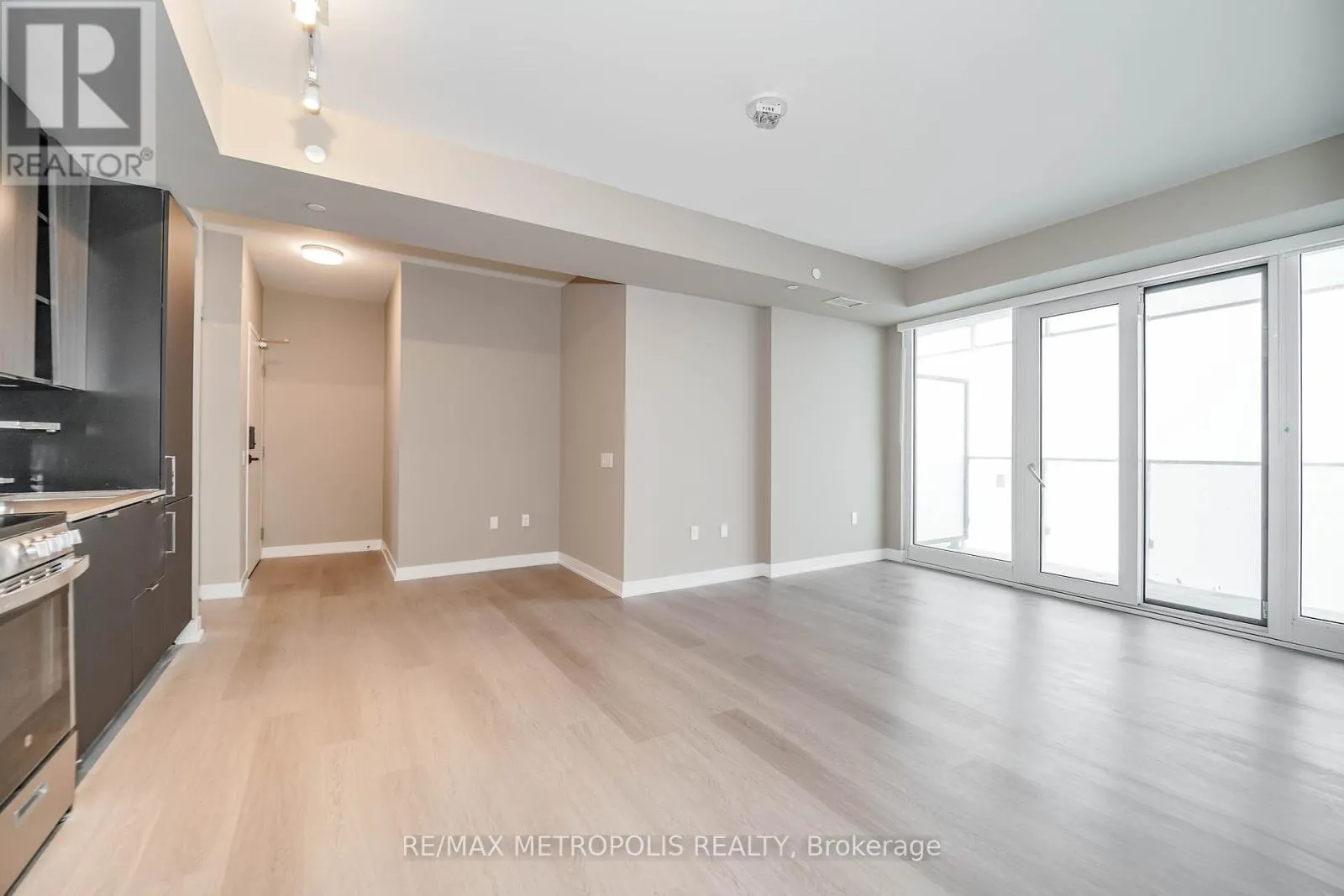 3206 - 3883 QUARTZ ROAD