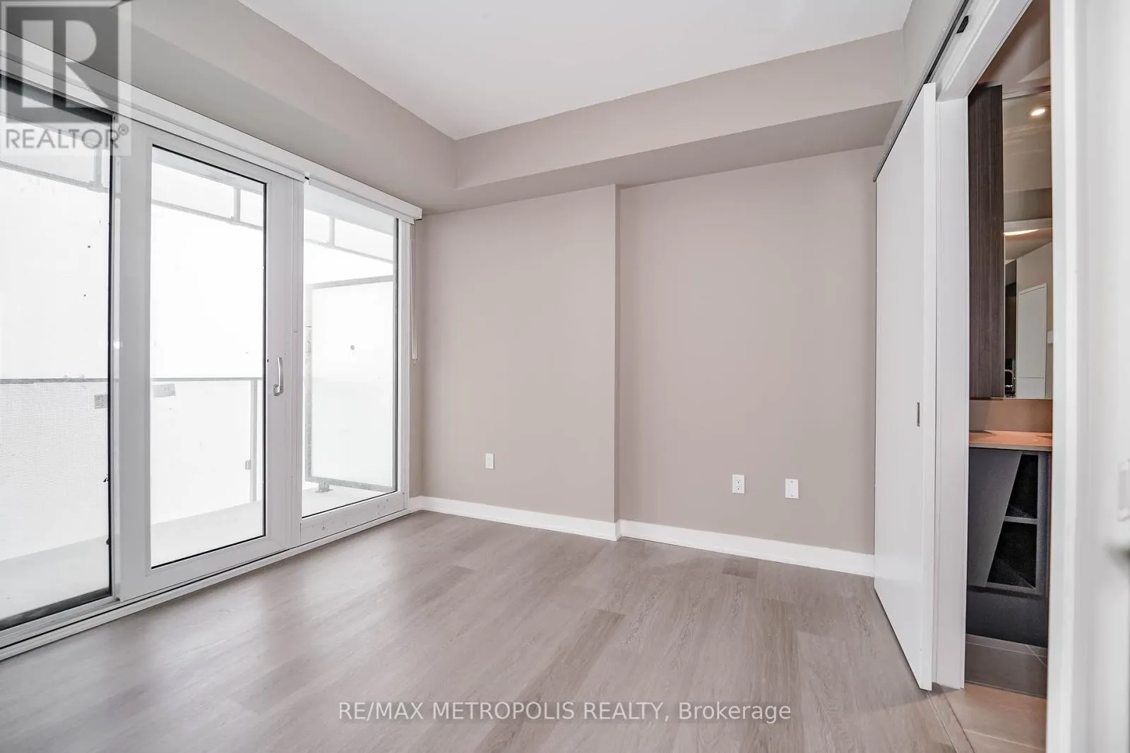 3206 - 3883 QUARTZ ROAD