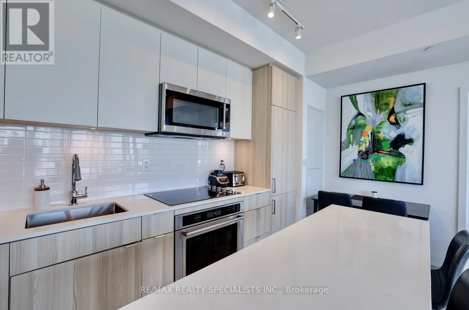 604 - 220 MISSINNIHE WAY