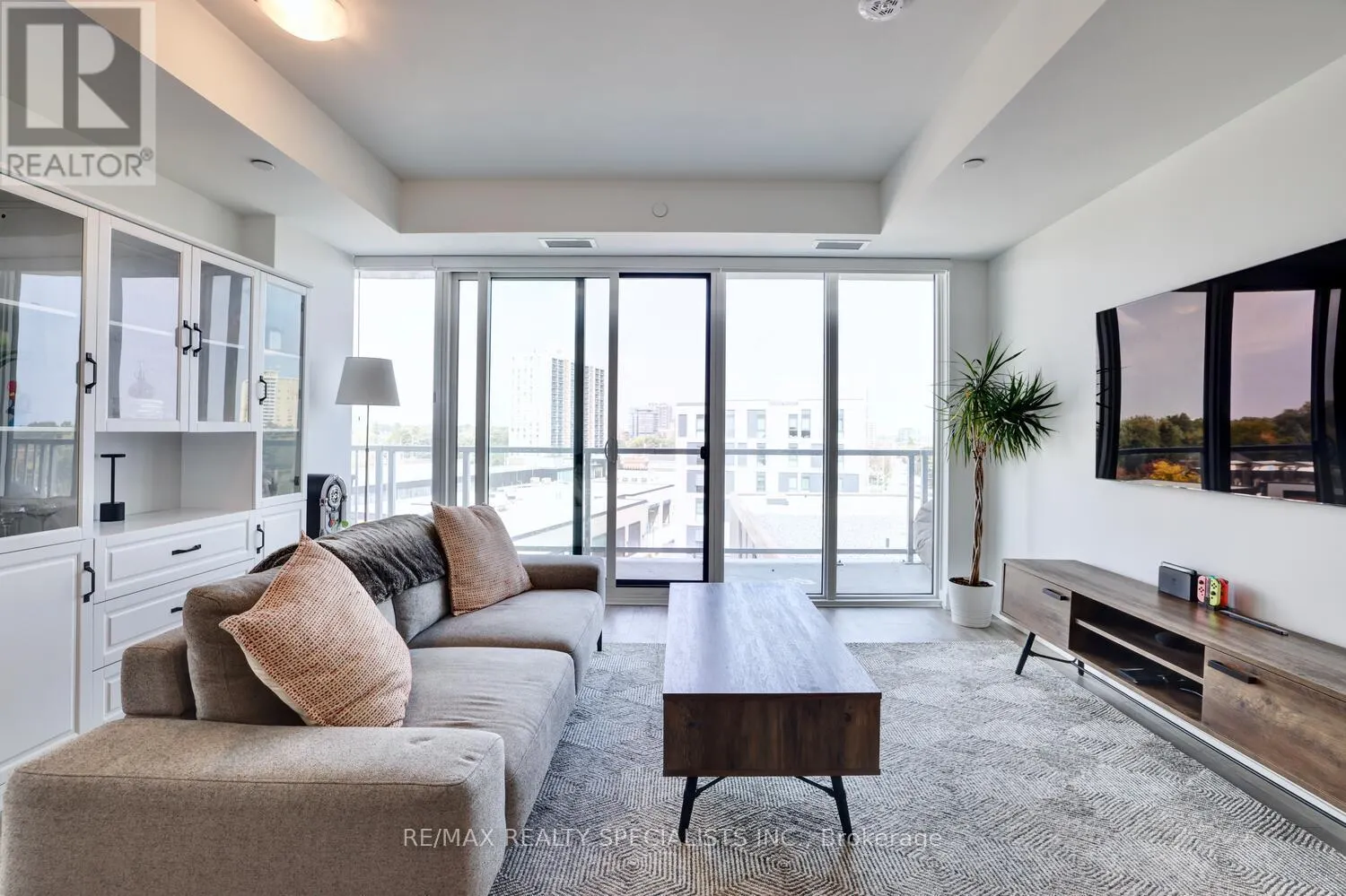 604 - 220 MISSINNIHE WAY
